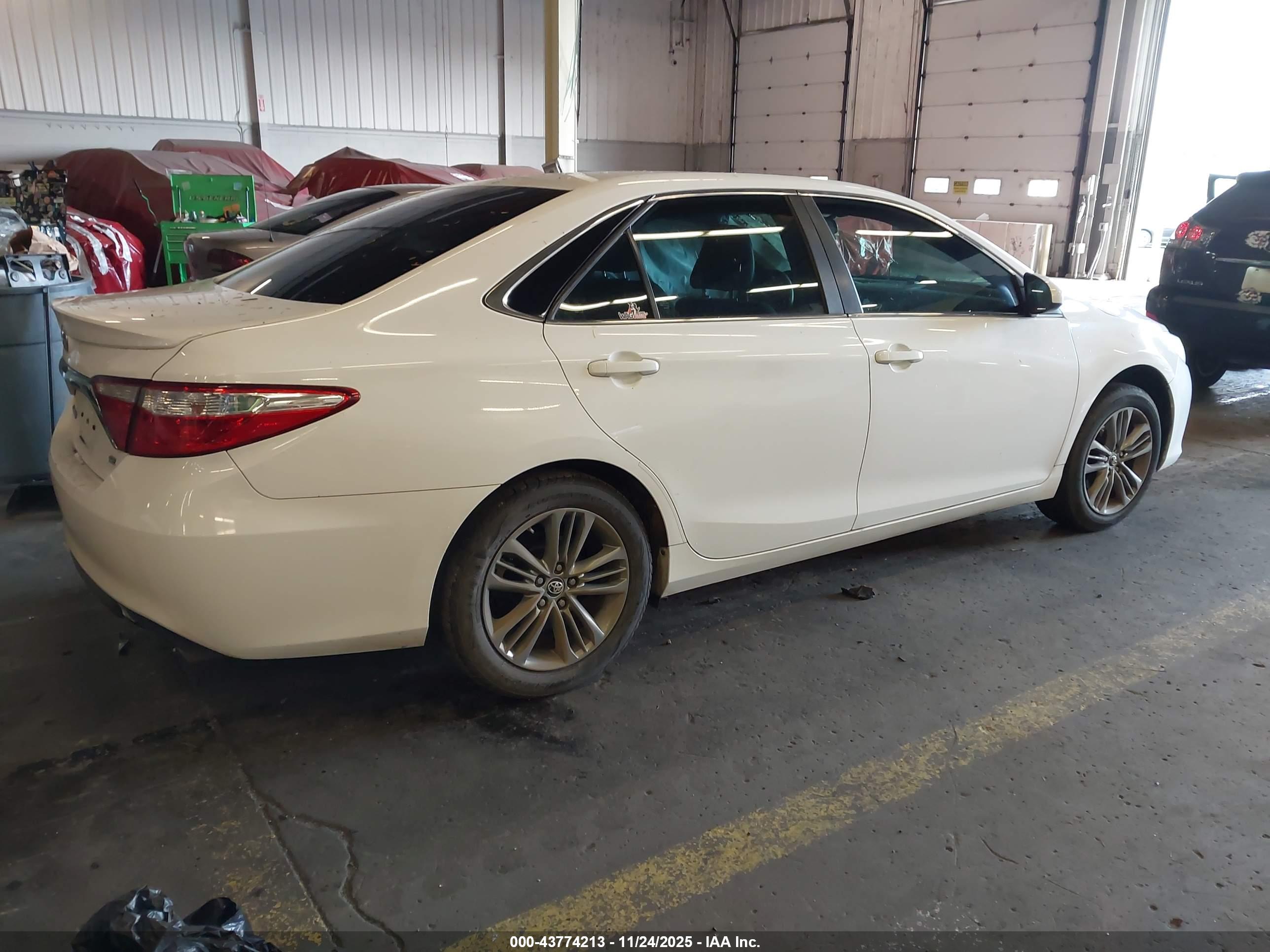 TOYOTA CAMRY image 4