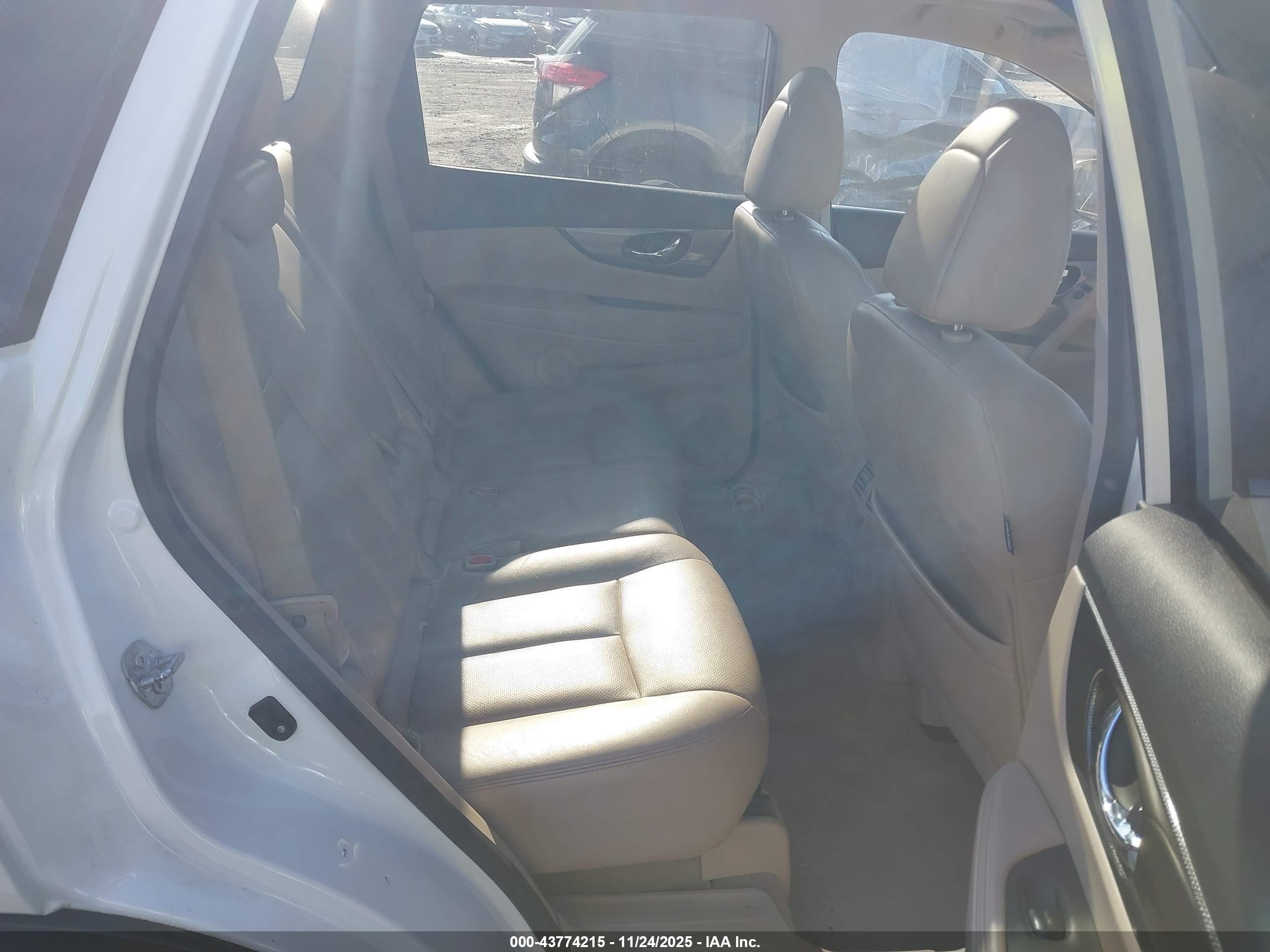 NISSAN ROGUE image 8