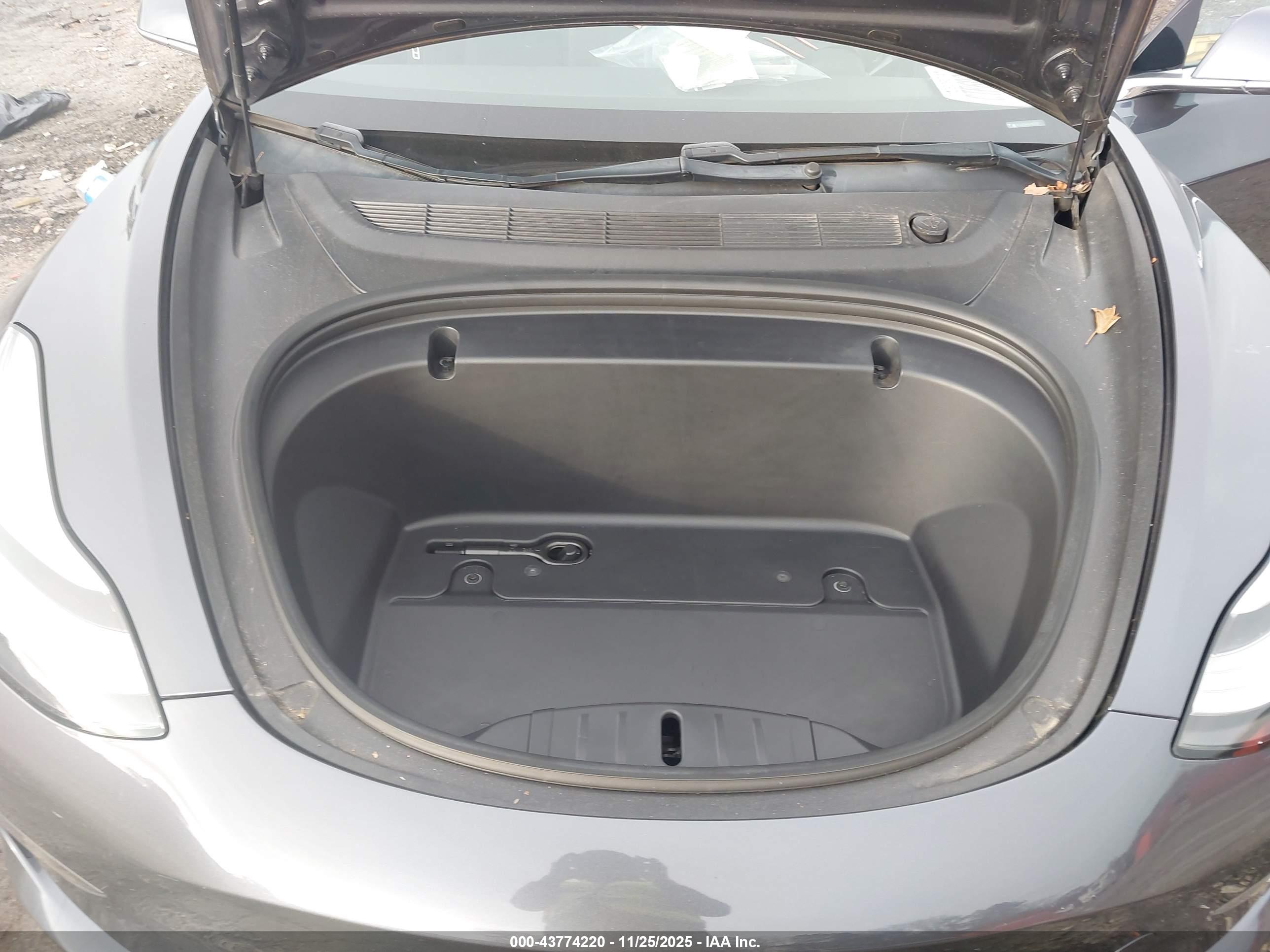 TESLA MODEL image 10