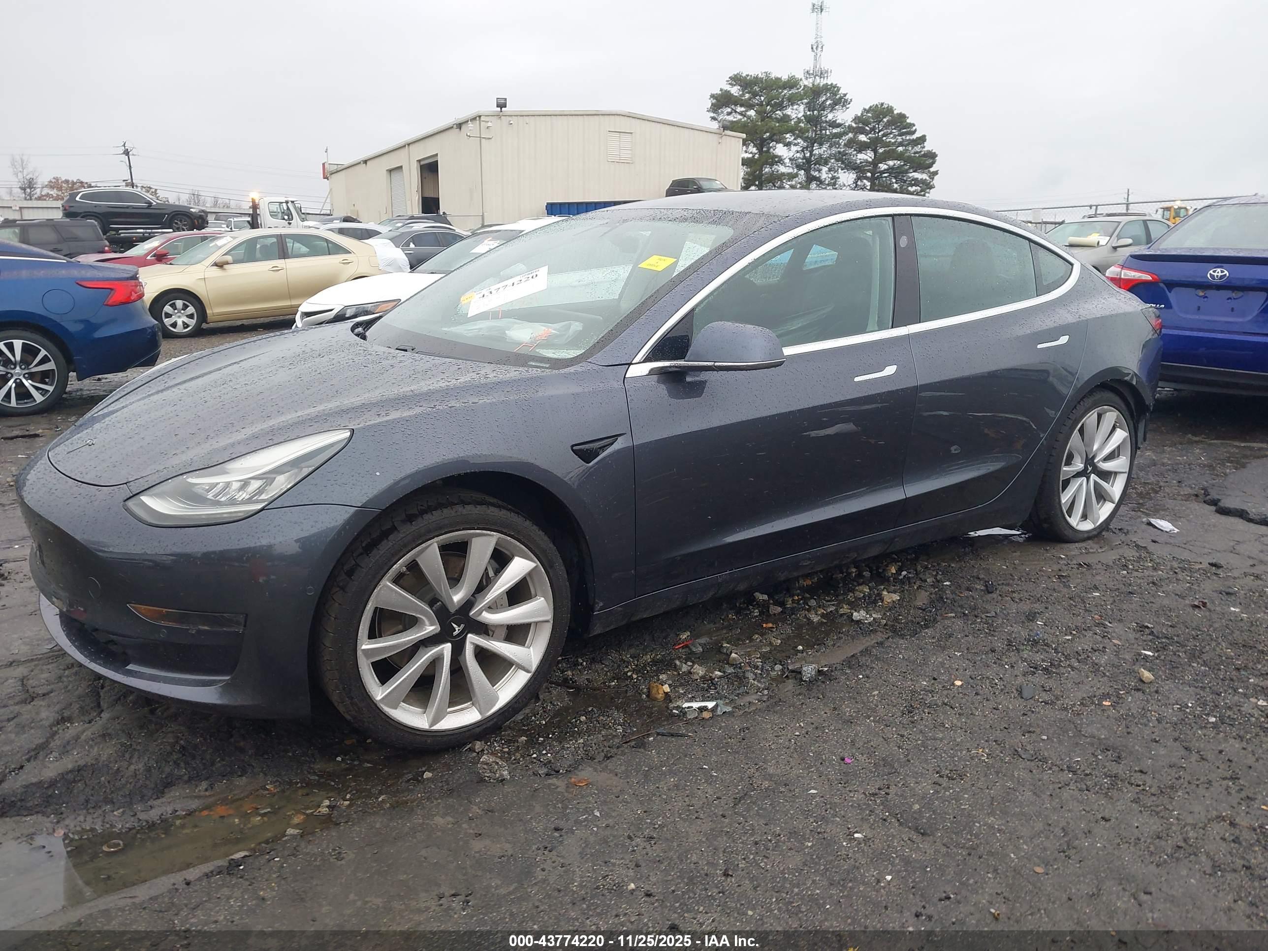 TESLA MODEL image 2