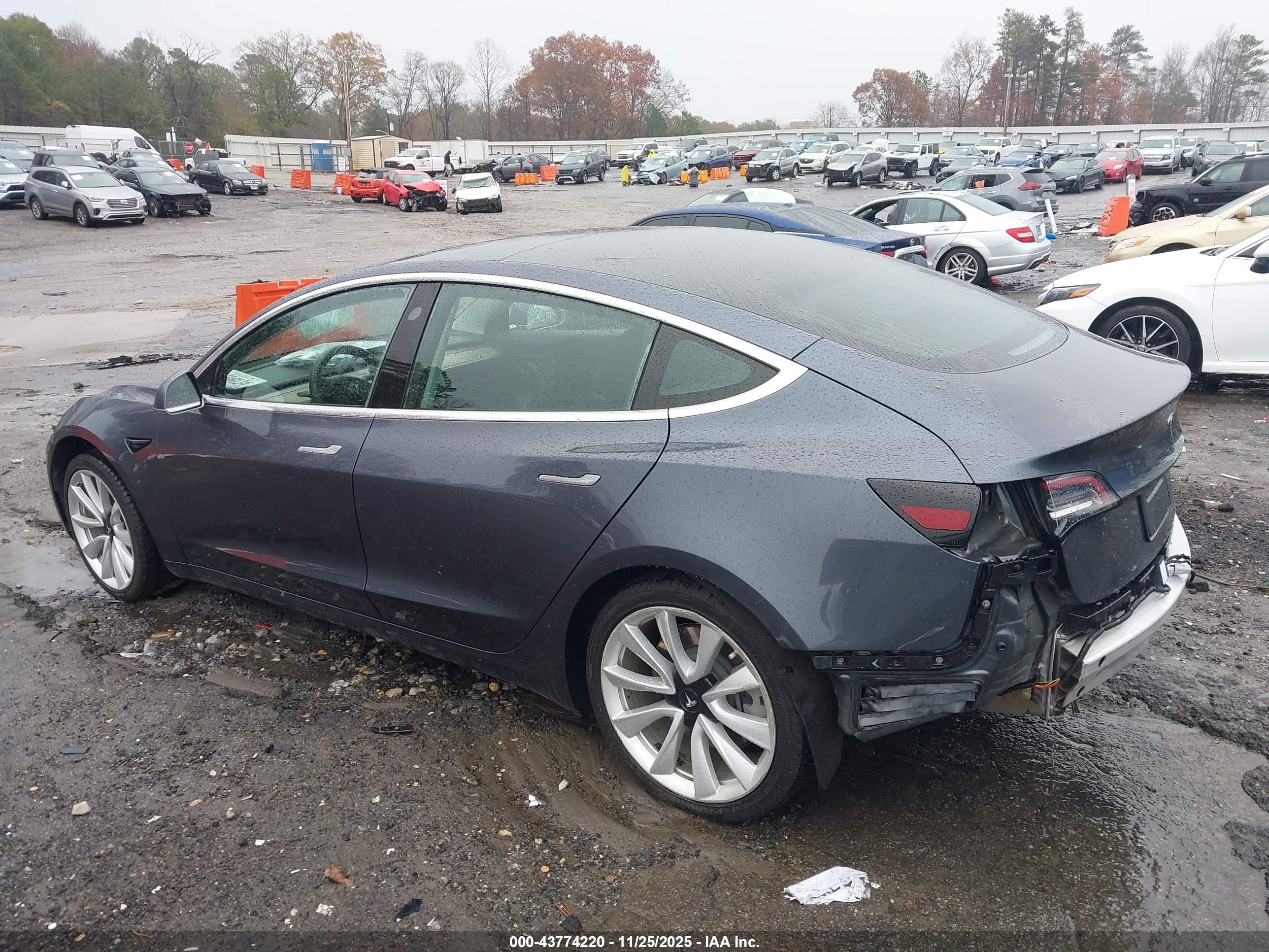 TESLA MODEL image 3