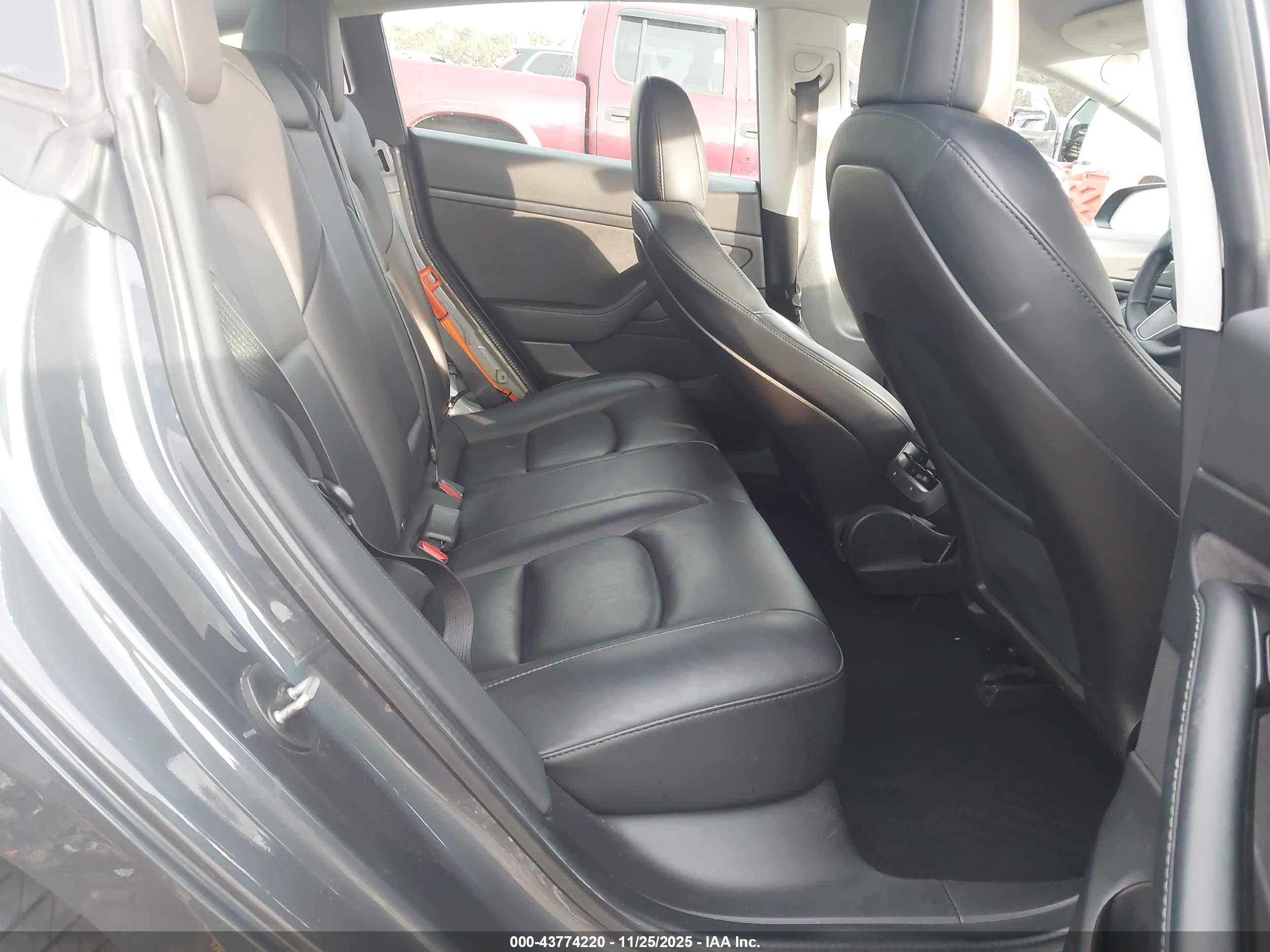 TESLA MODEL image 8