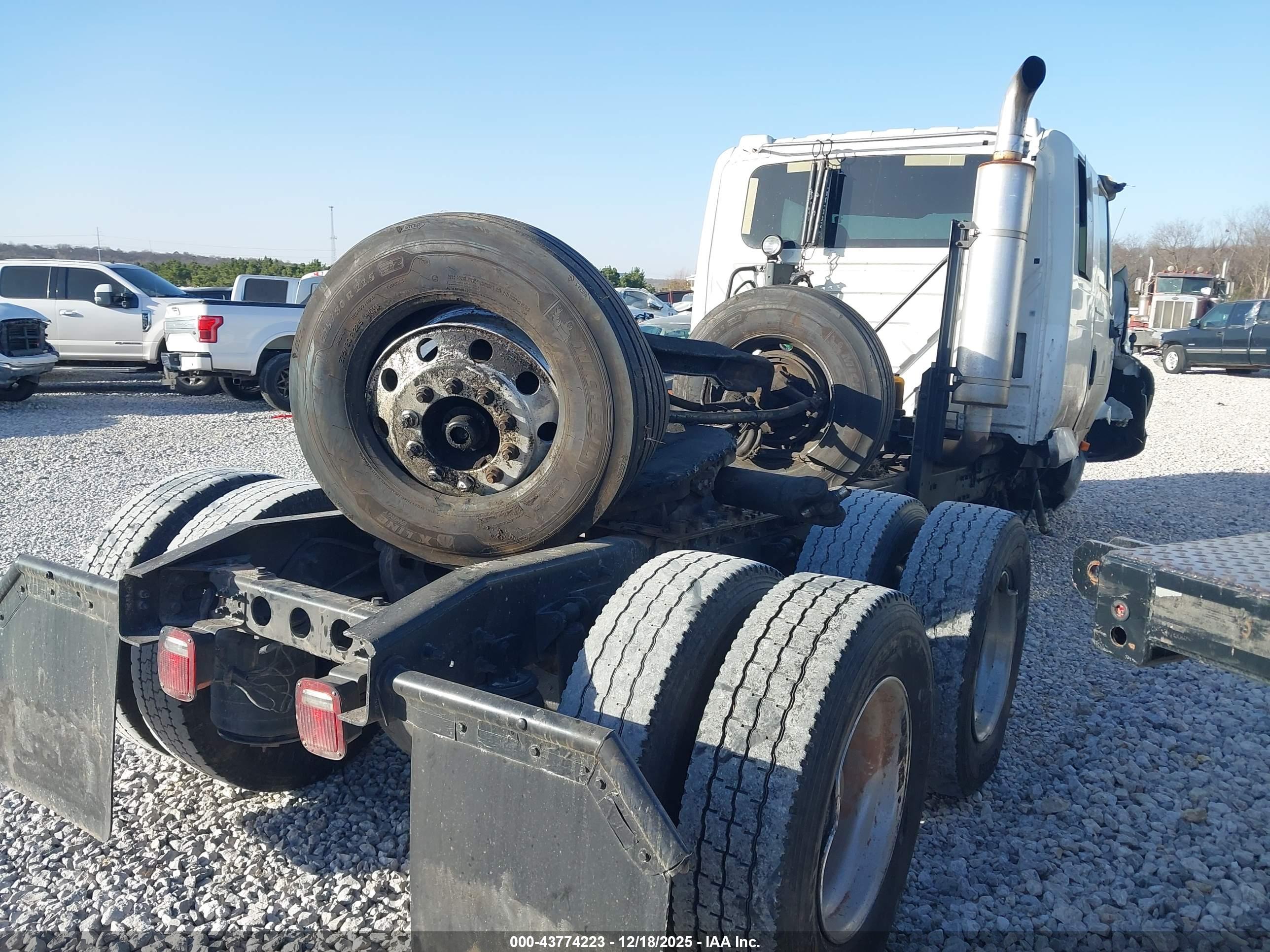INTERNATIONAL 8000 image 4