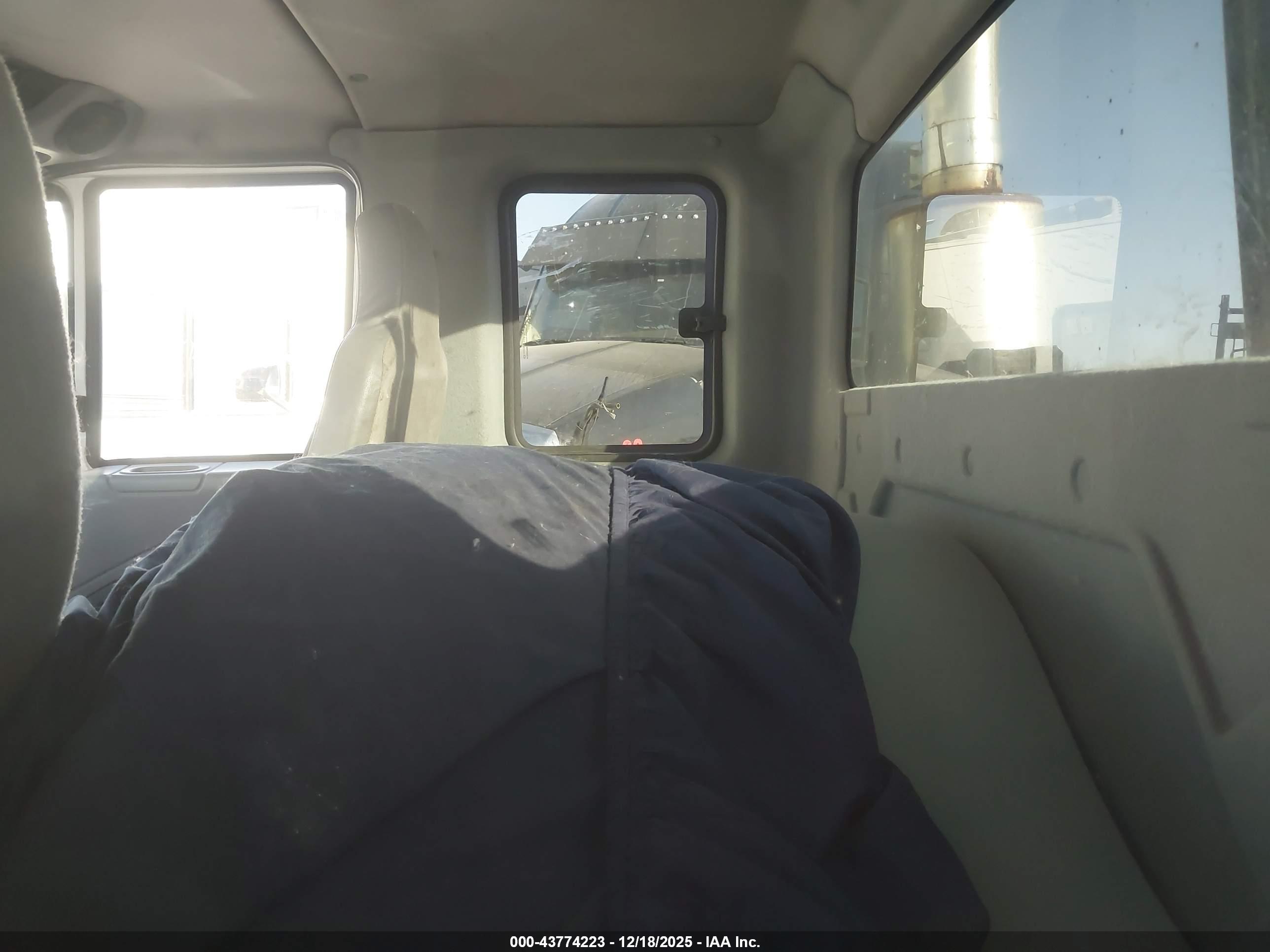 INTERNATIONAL 8000 image 7