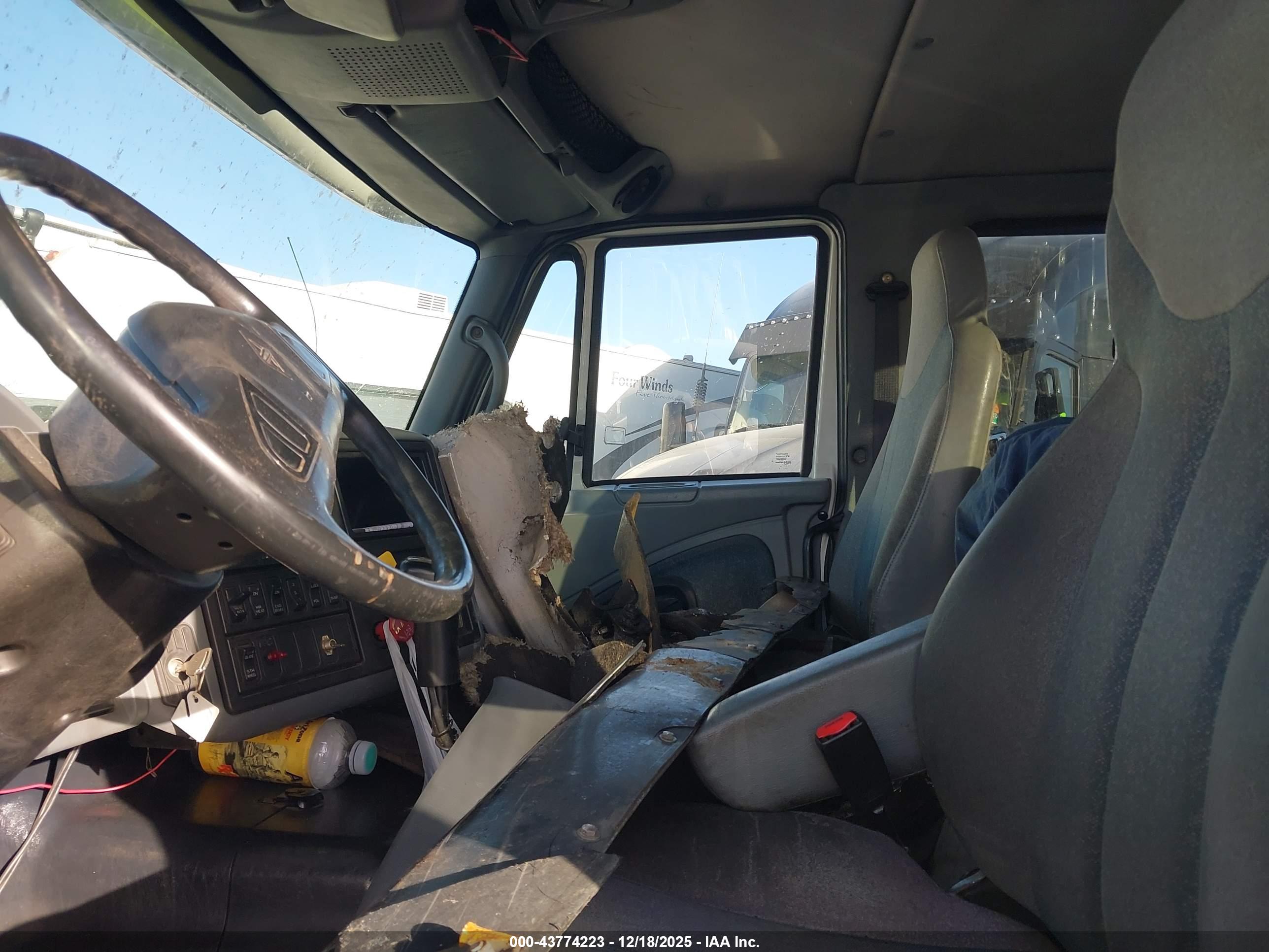 INTERNATIONAL 8000 image 8