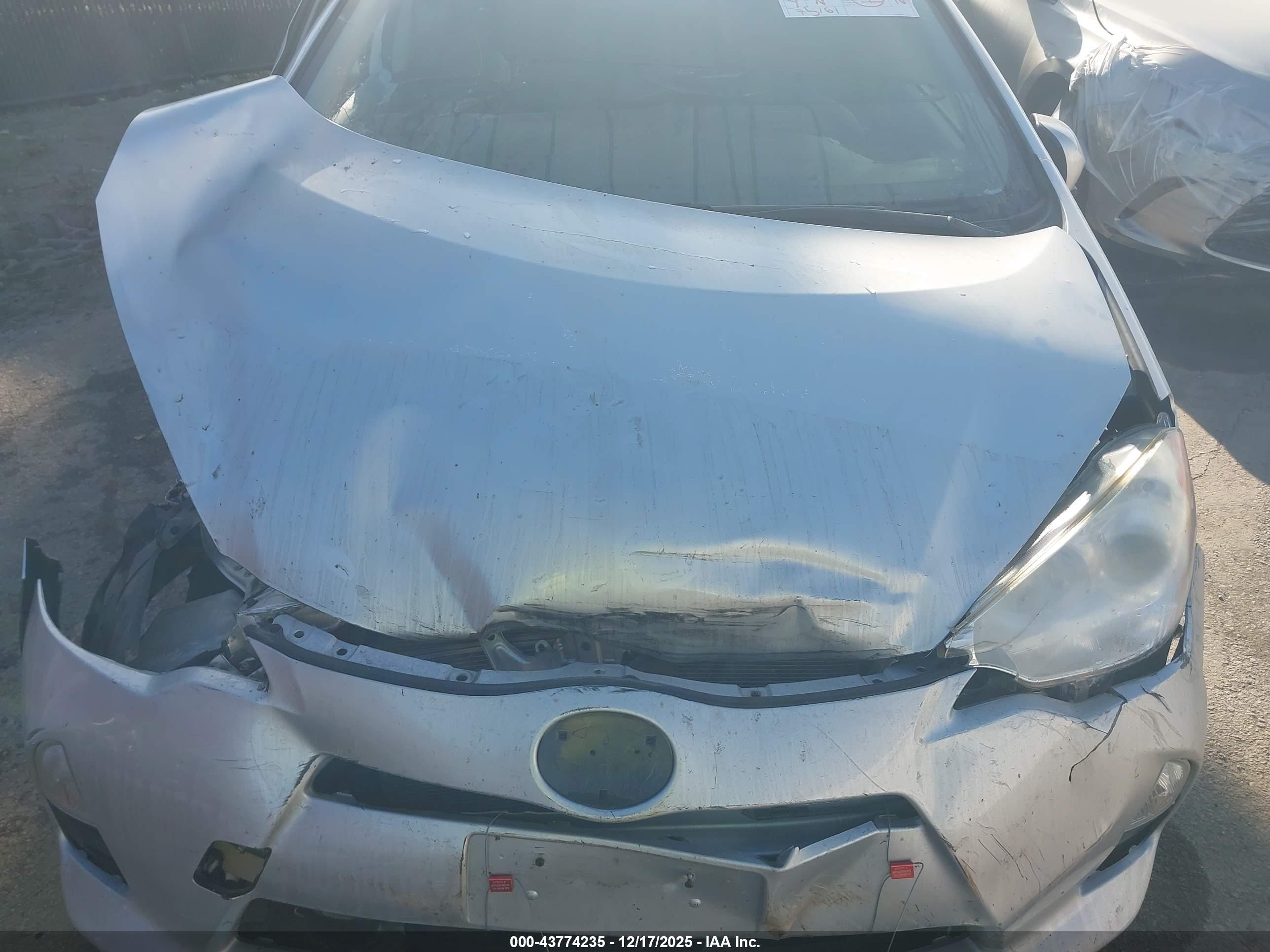 TOYOTA PRIUS image 10