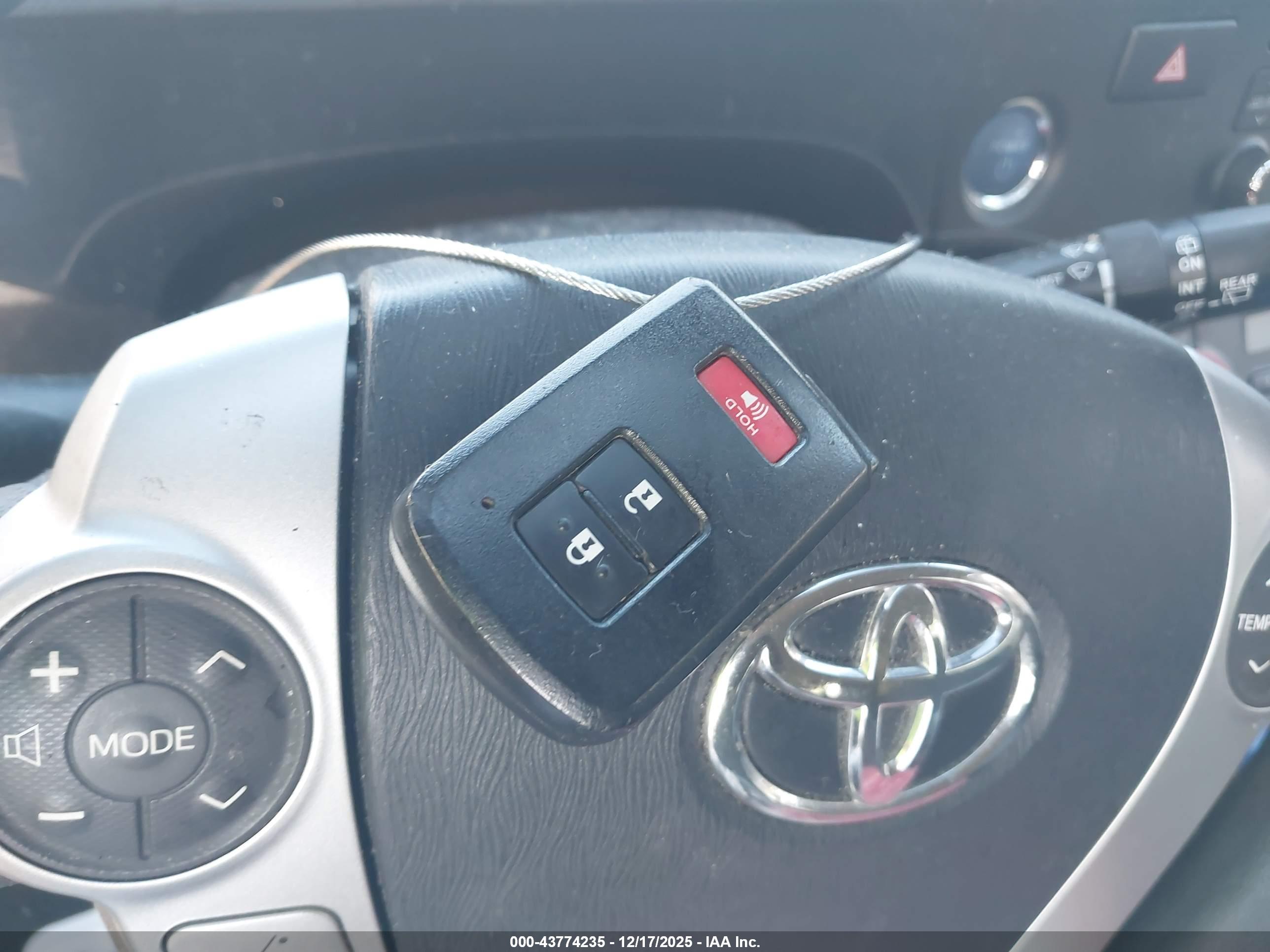 TOYOTA PRIUS image 11