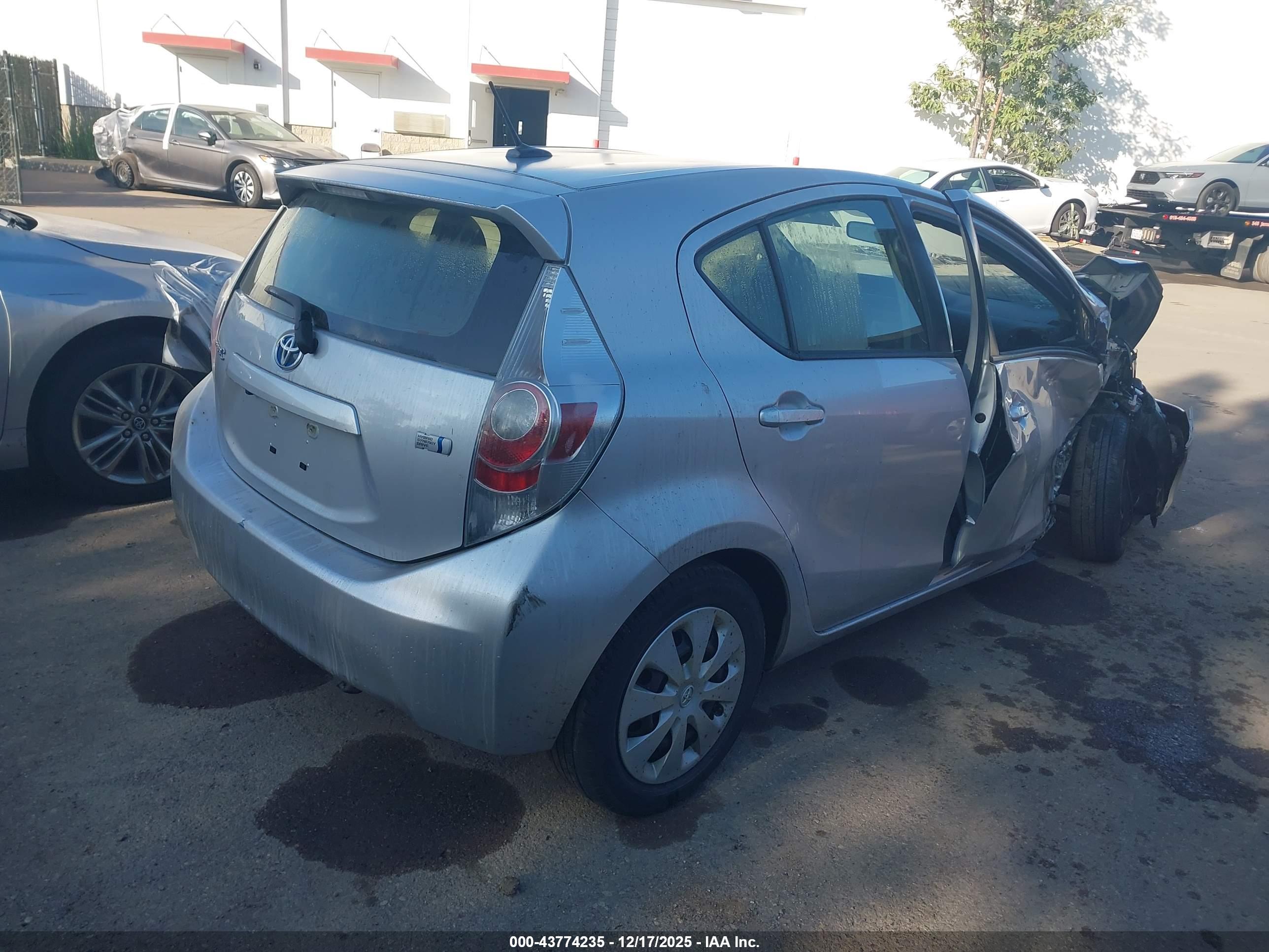 TOYOTA PRIUS image 4