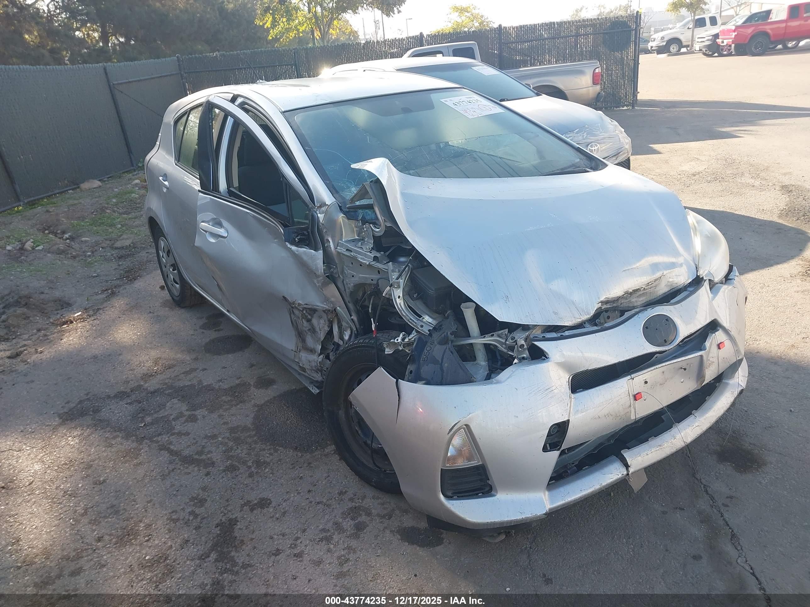 TOYOTA PRIUS image 6