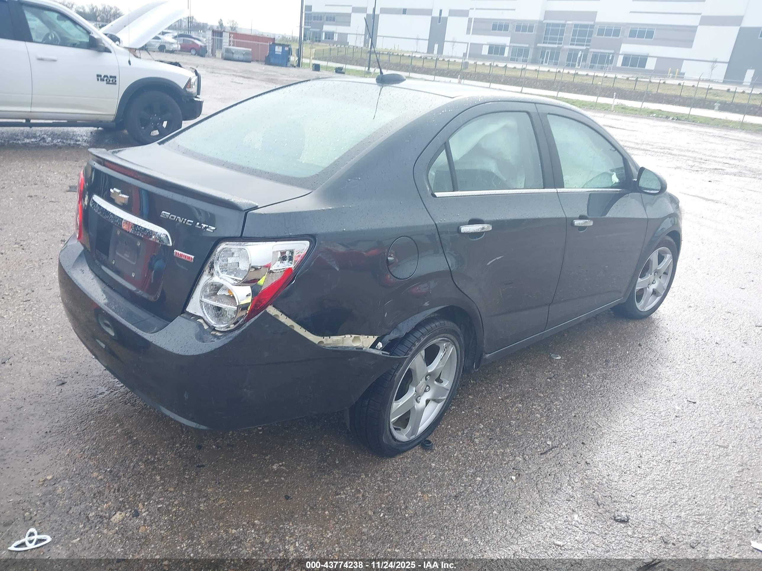 CHEVROLET SONIC image 4