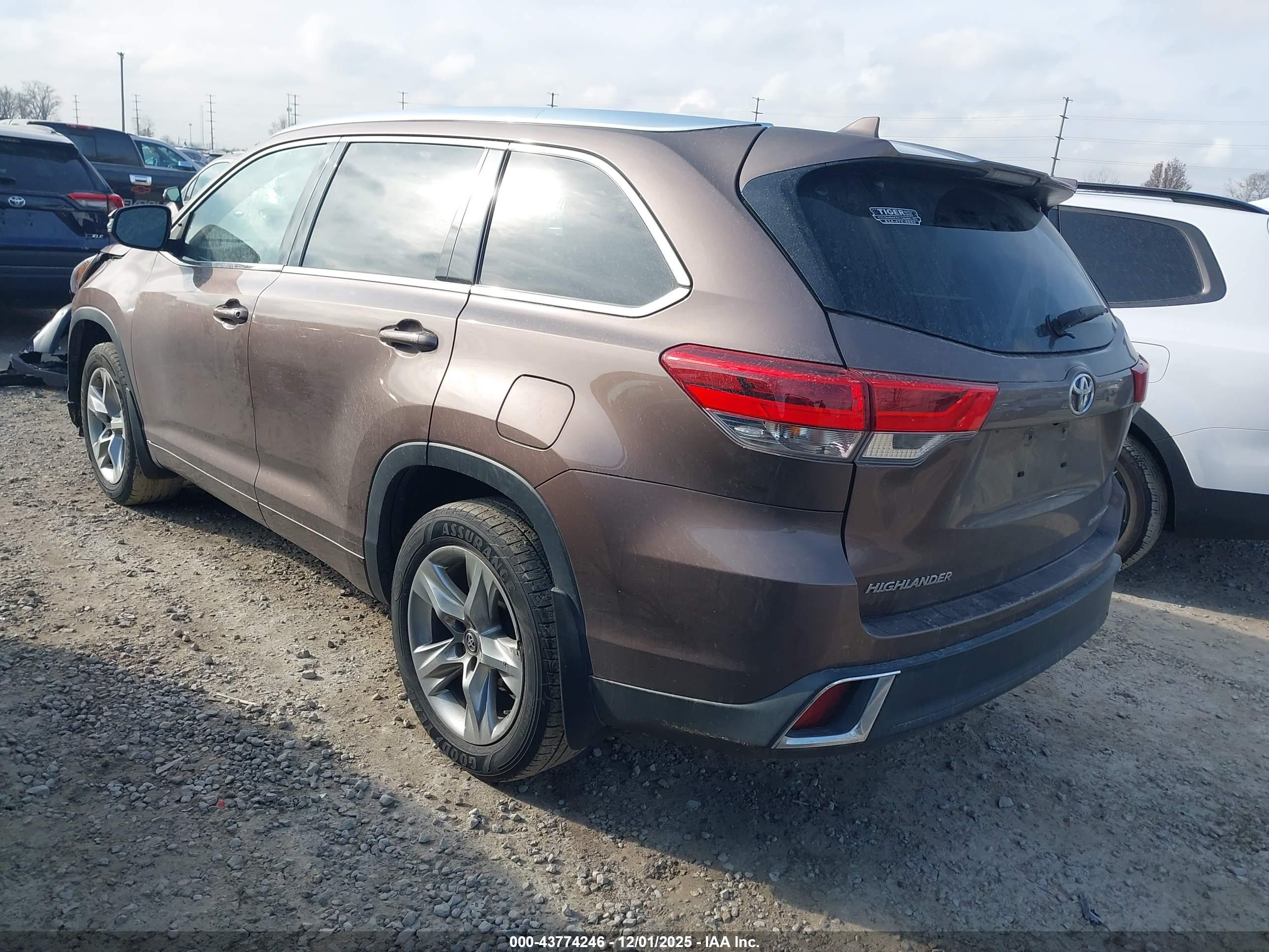 TOYOTA HIGHLANDER image 3