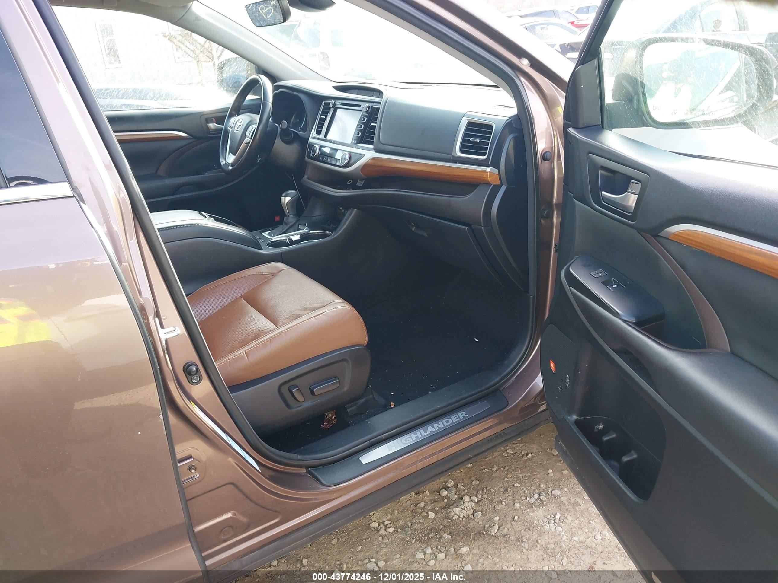 TOYOTA HIGHLANDER image 5