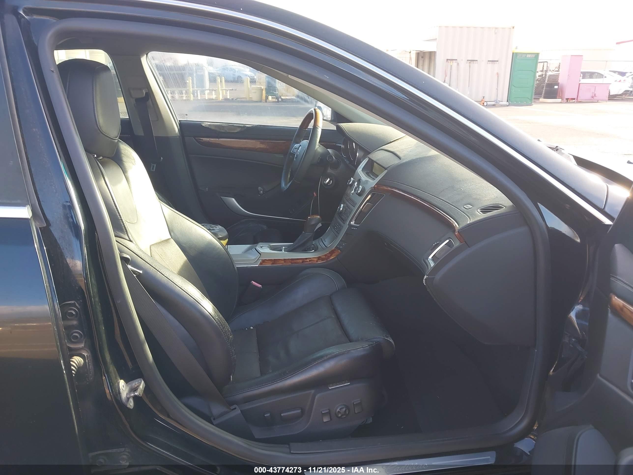 CADILLAC CTS image 5