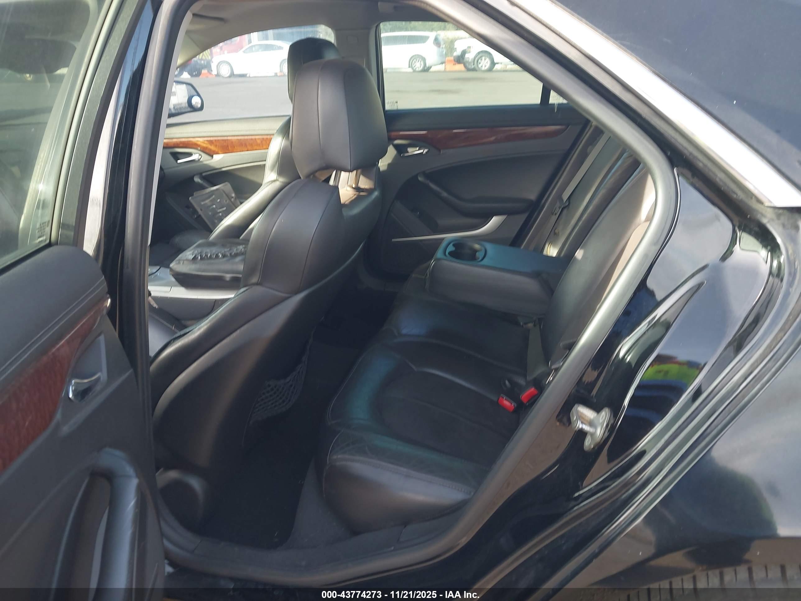 CADILLAC CTS image 8