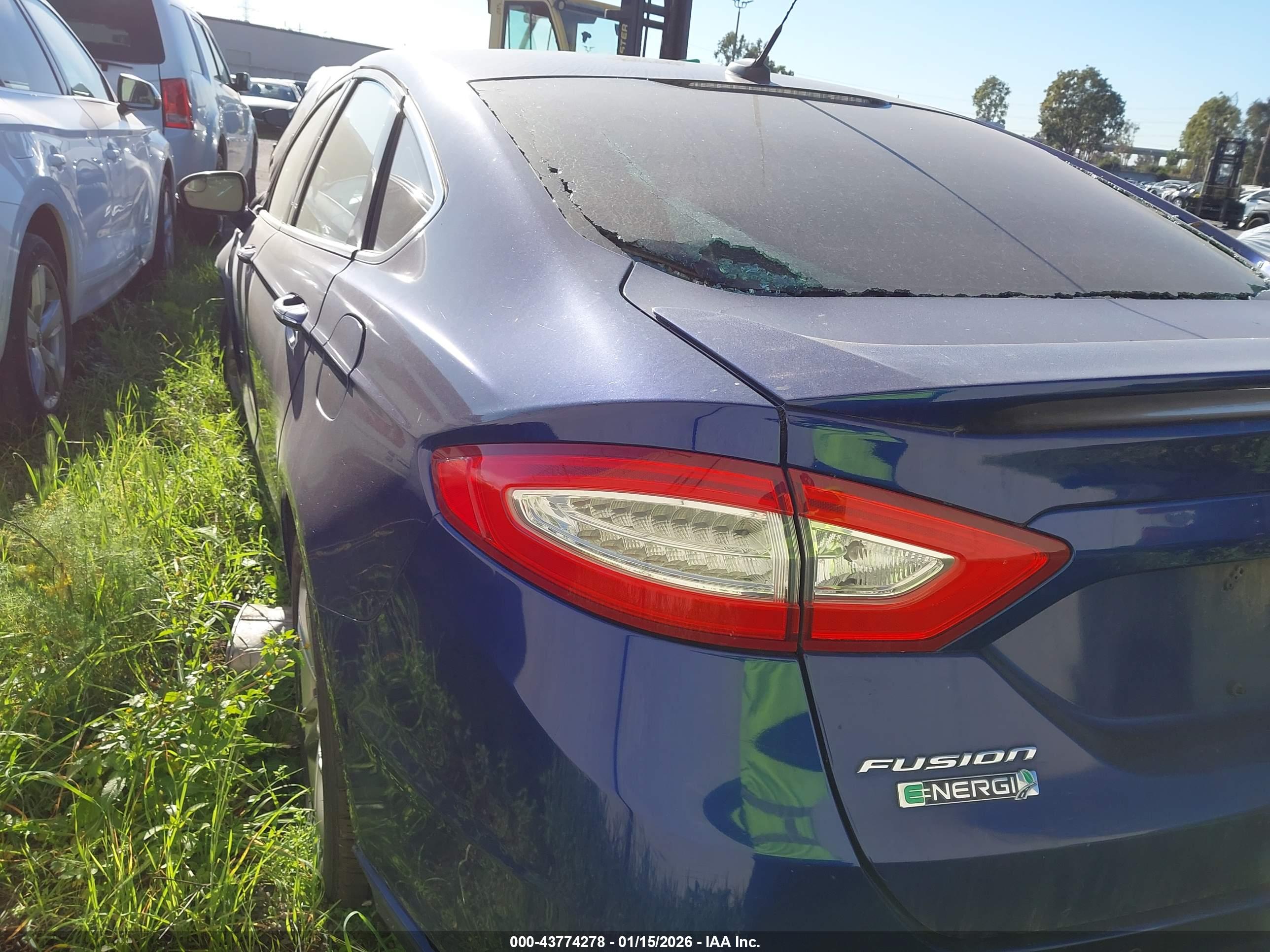 FORD FUSION image 3