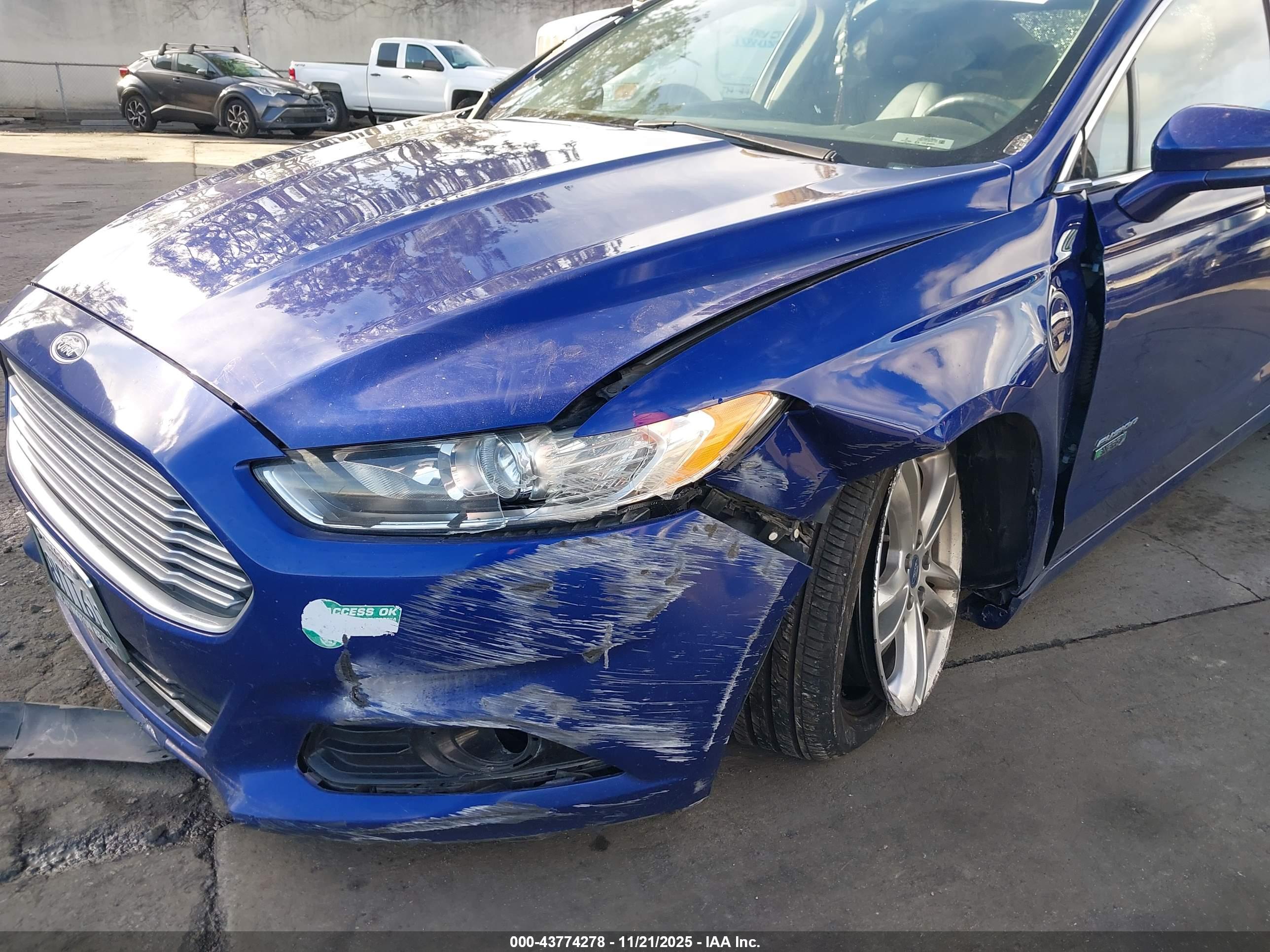FORD FUSION image 6