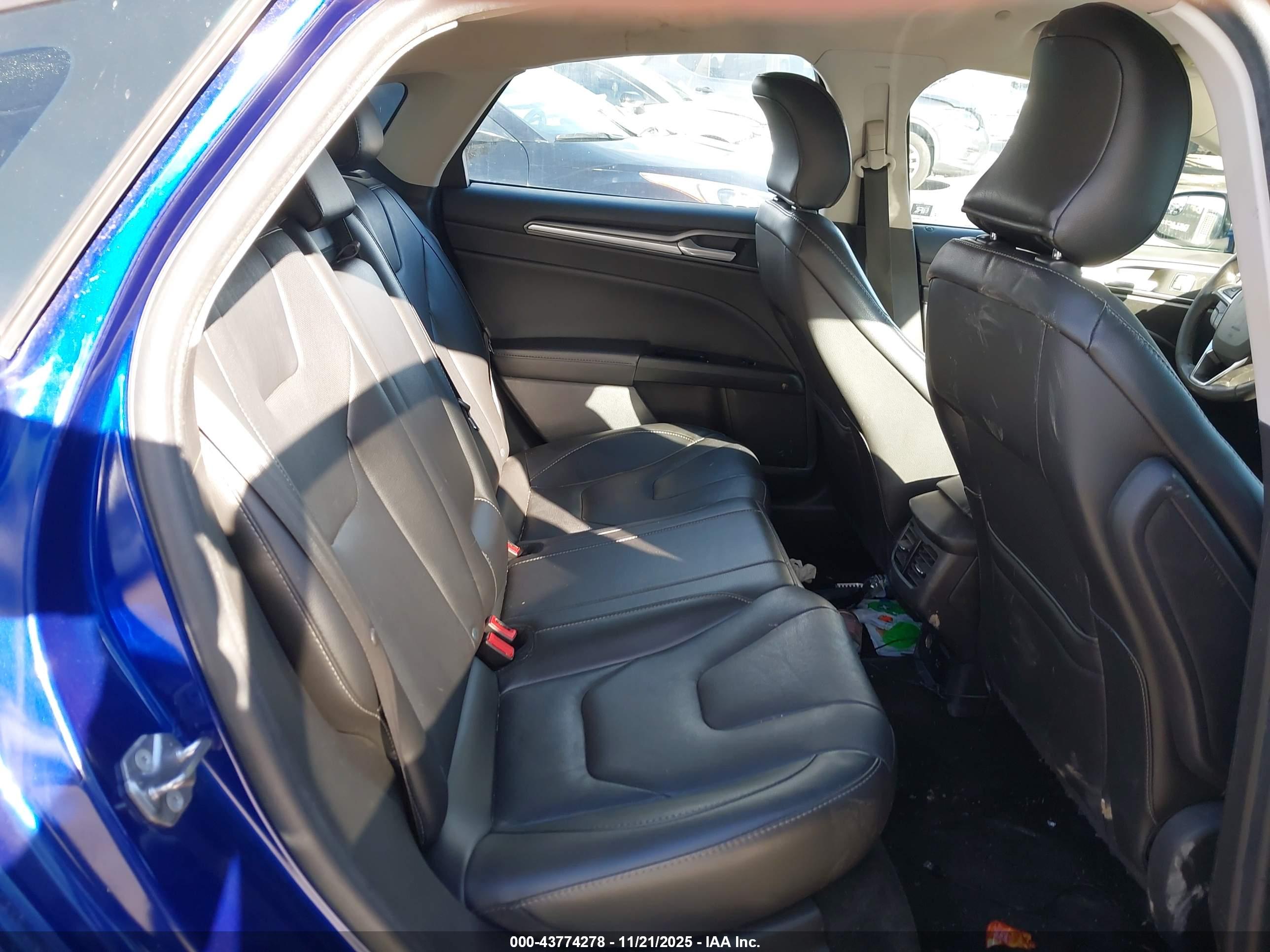 FORD FUSION image 8