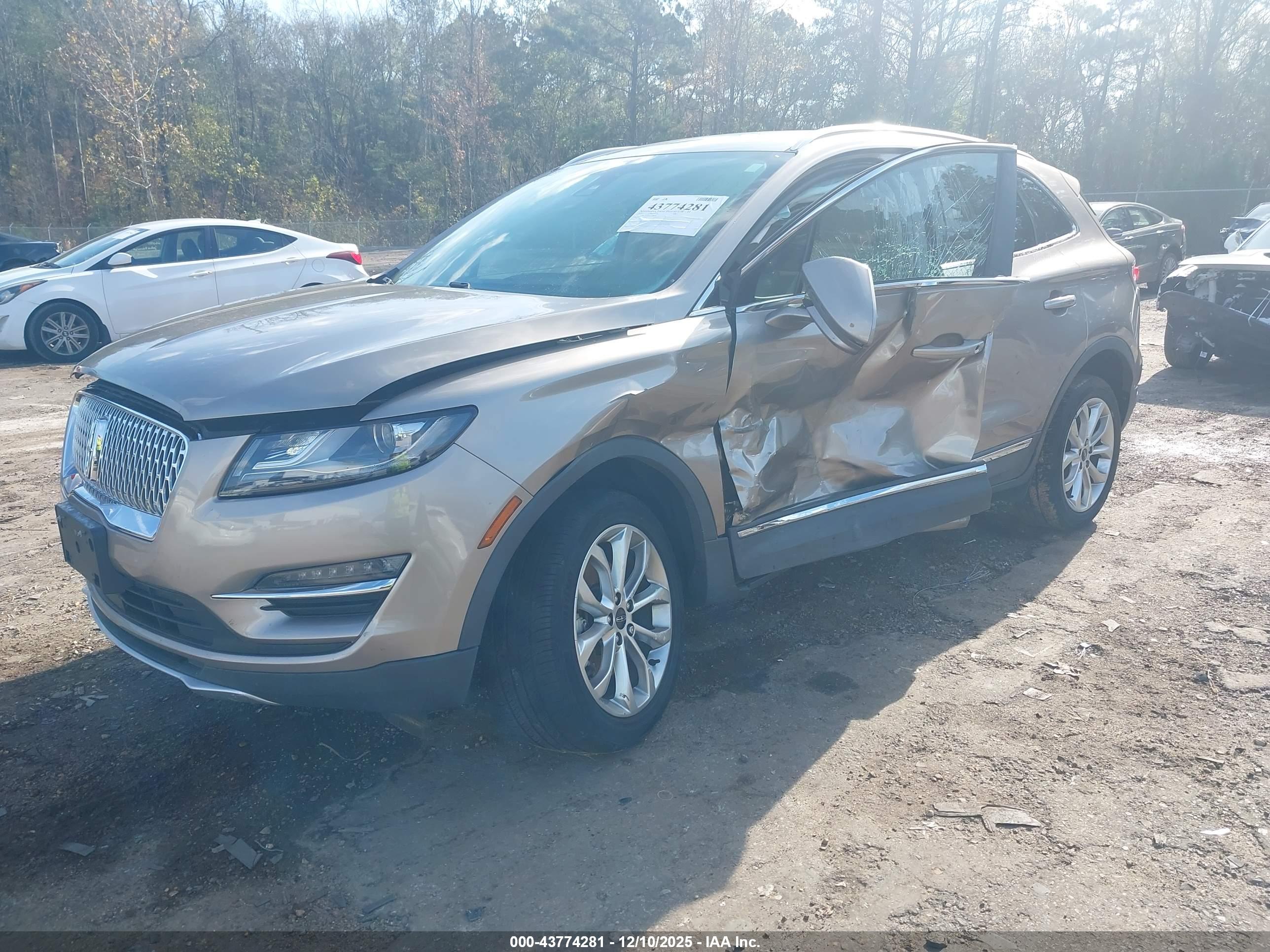 LINCOLN MKC image 2