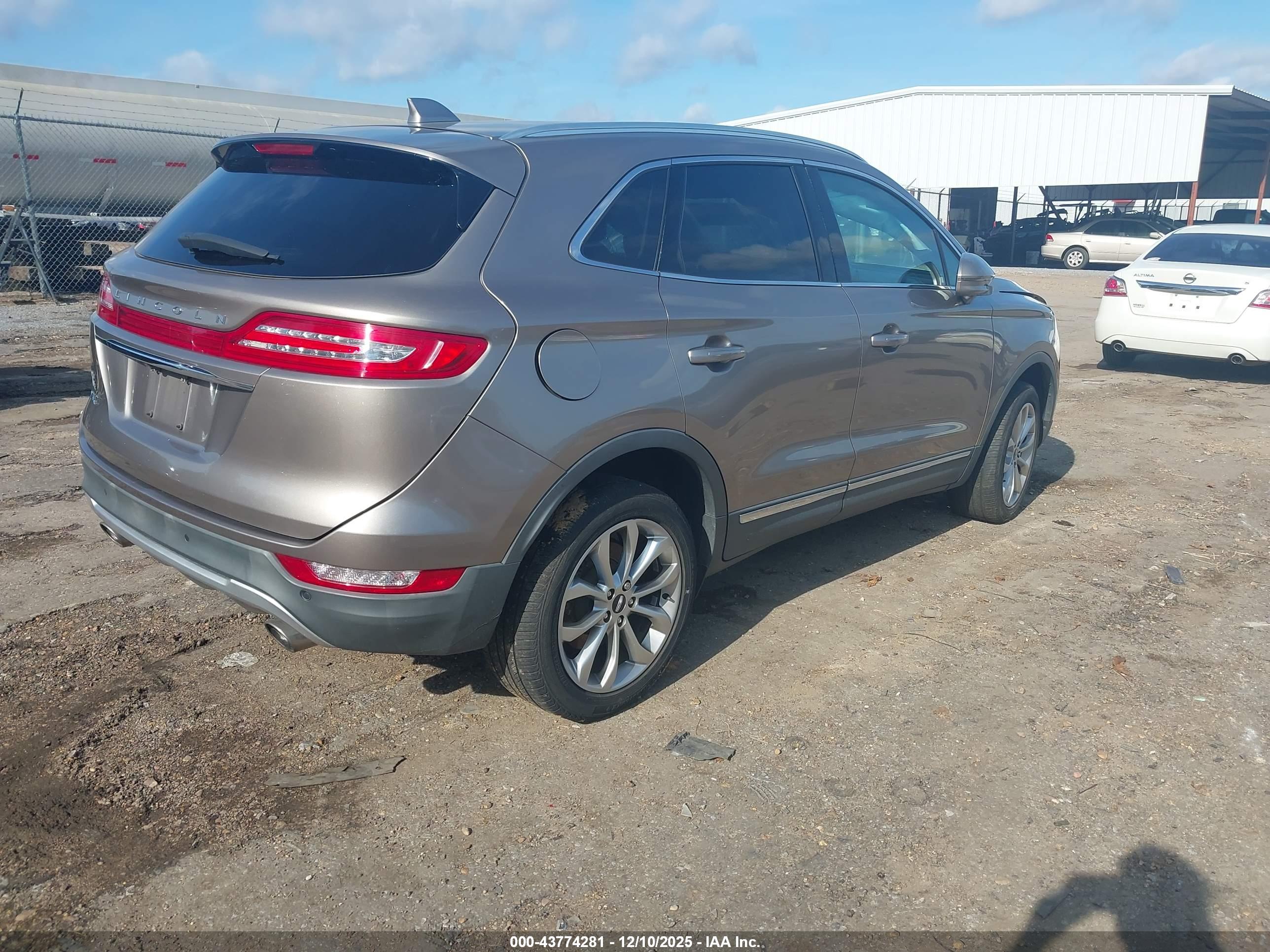 LINCOLN MKC image 4