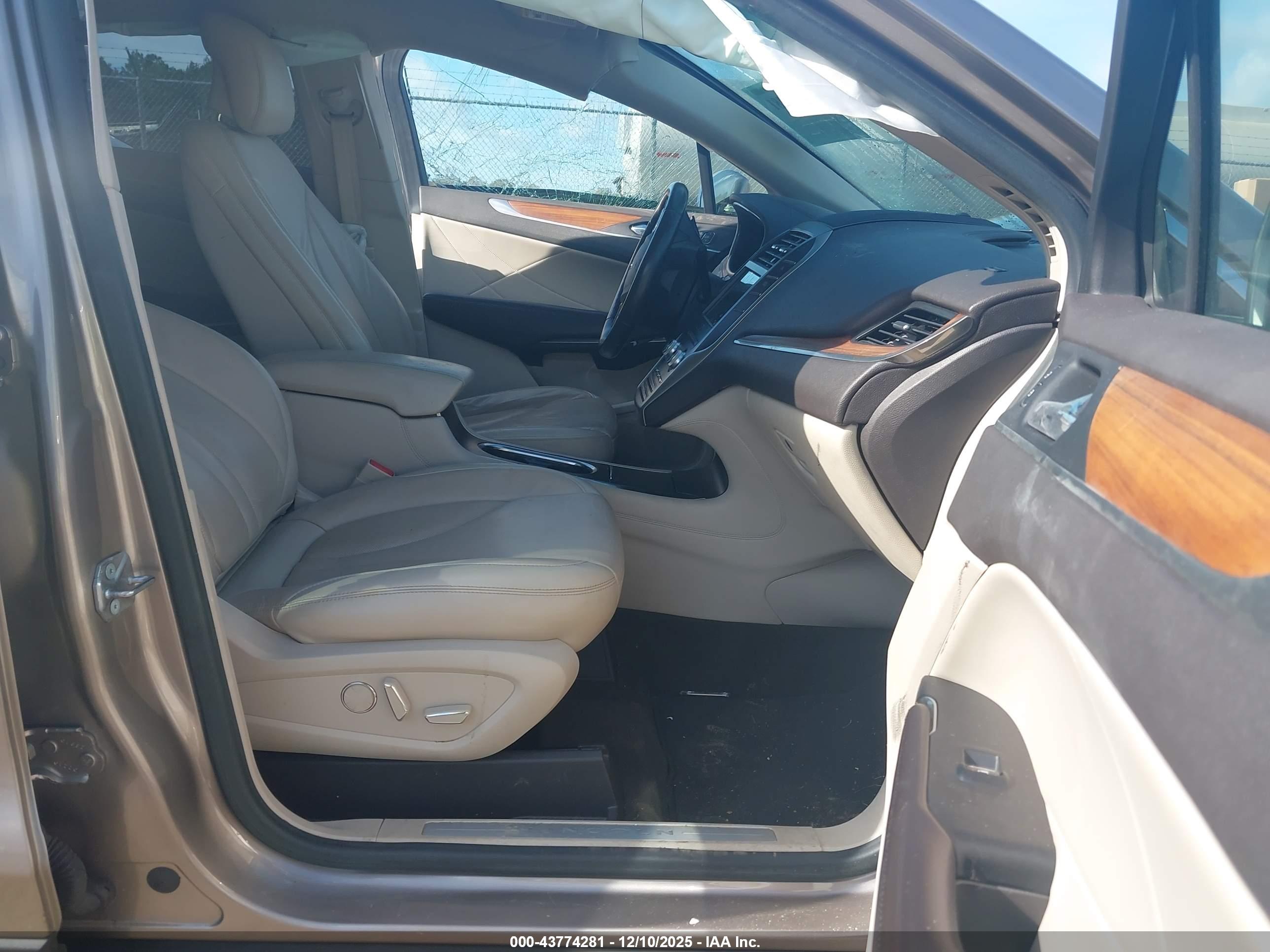 LINCOLN MKC image 5
