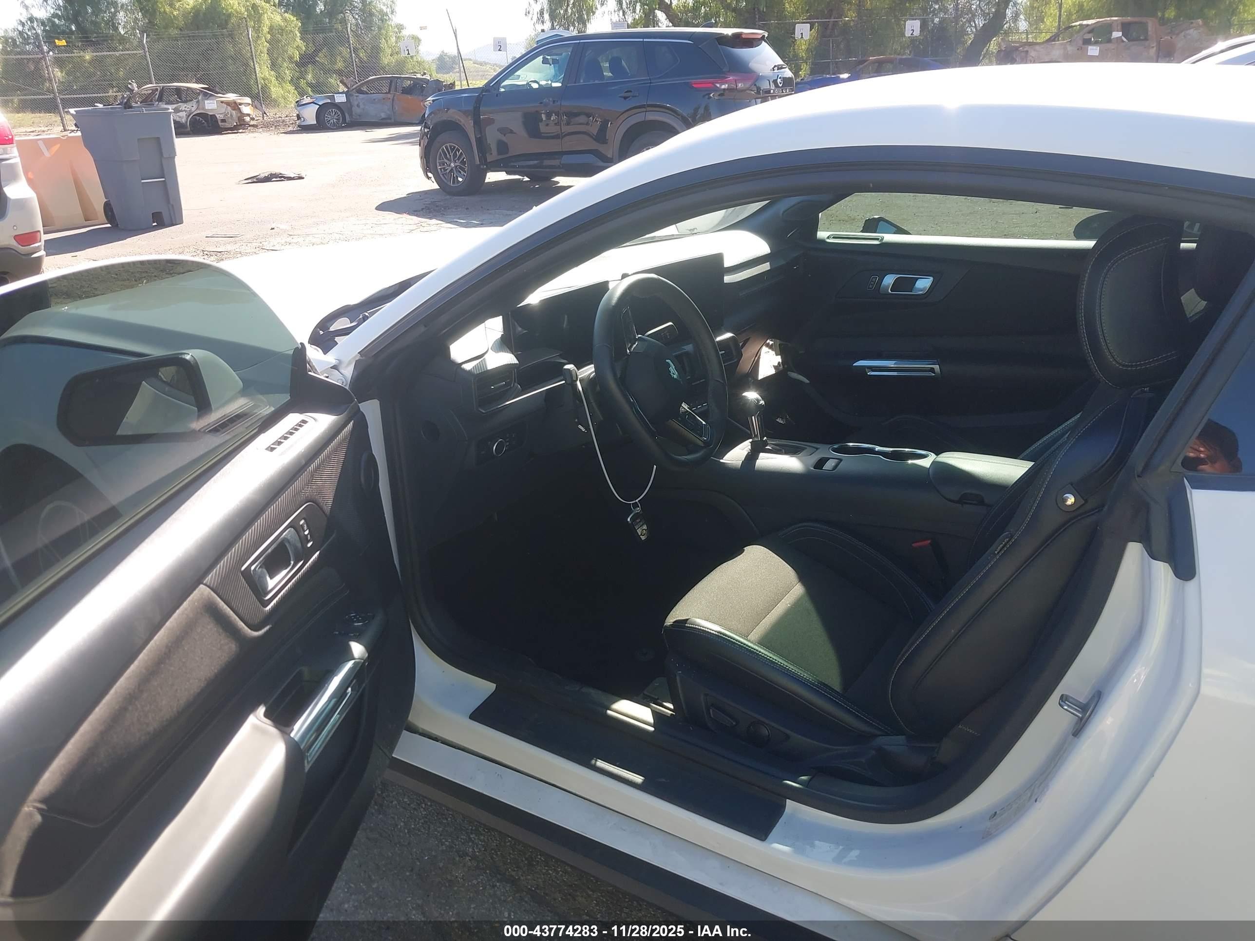 FORD MUSTANG image 5