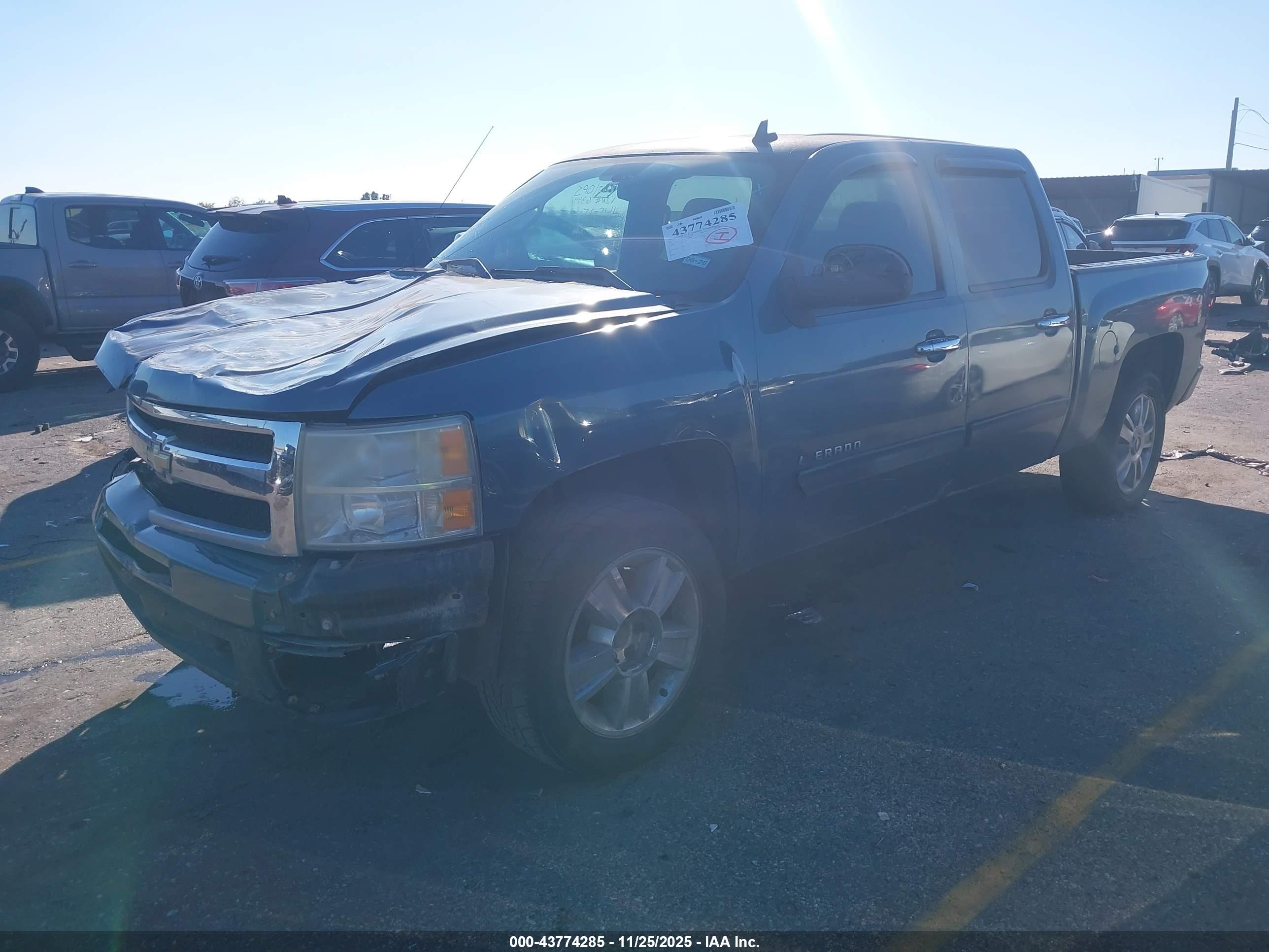 CHEVROLET SILVERADO image 2
