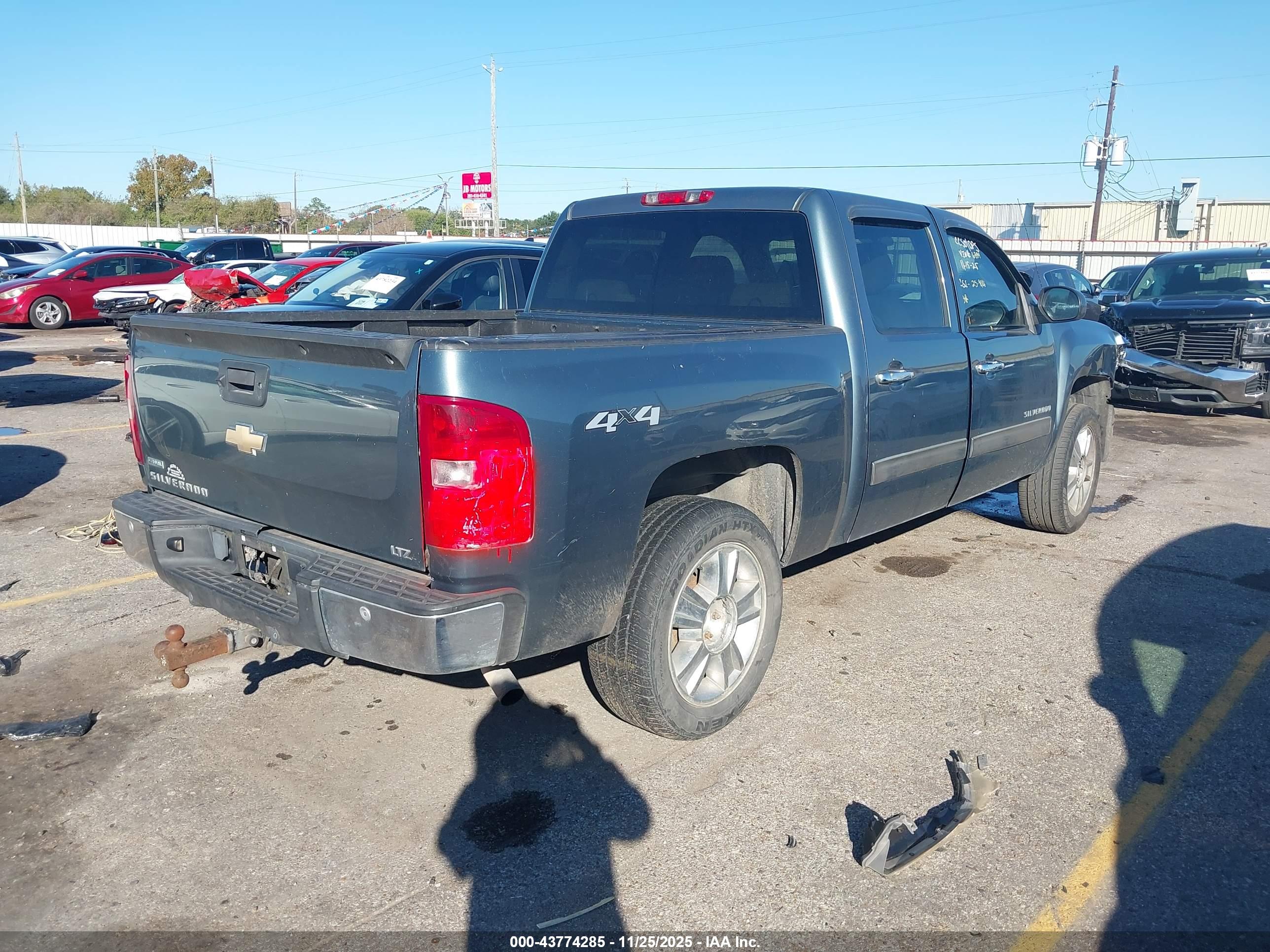 CHEVROLET SILVERADO image 4
