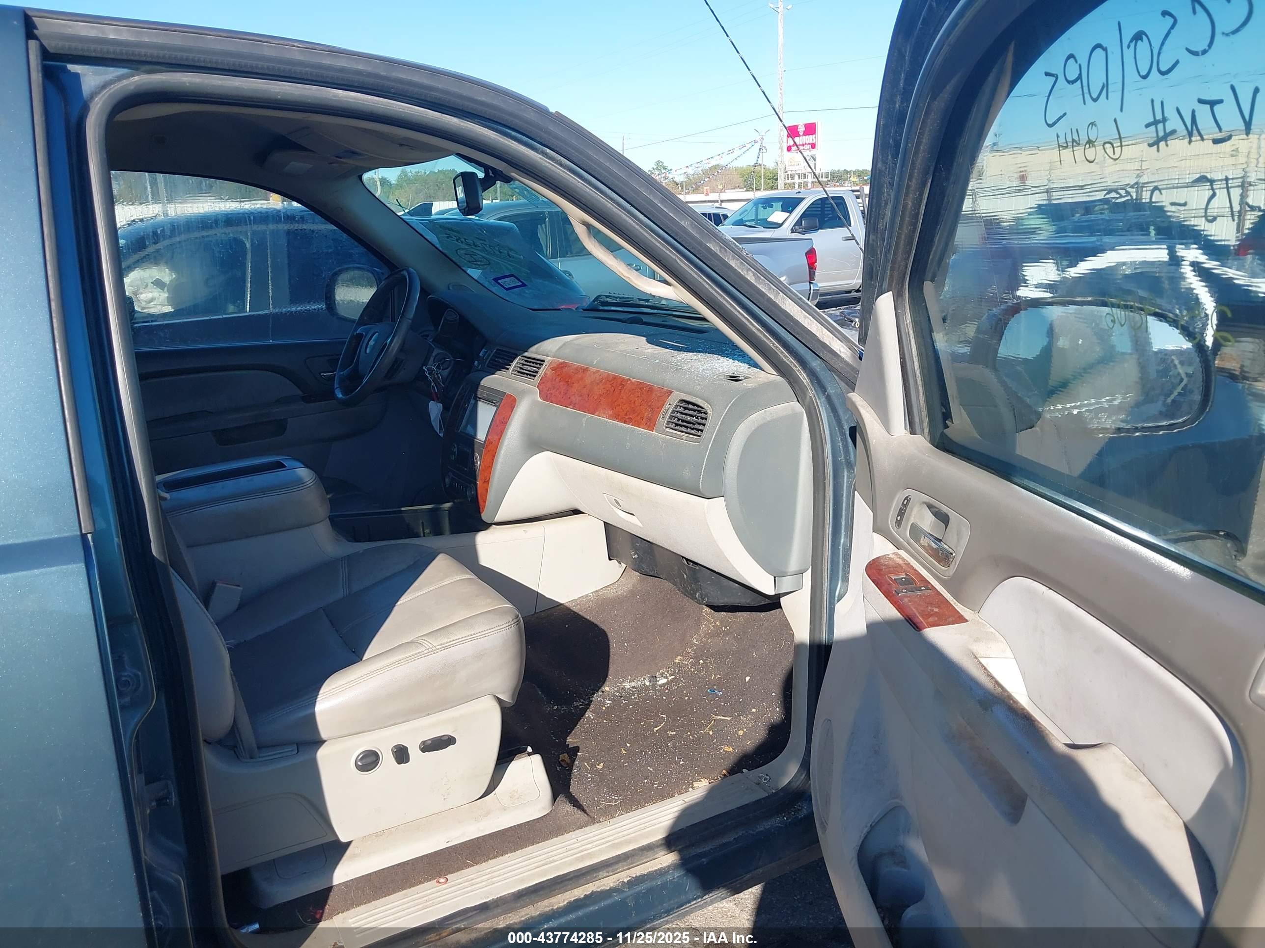 CHEVROLET SILVERADO image 5