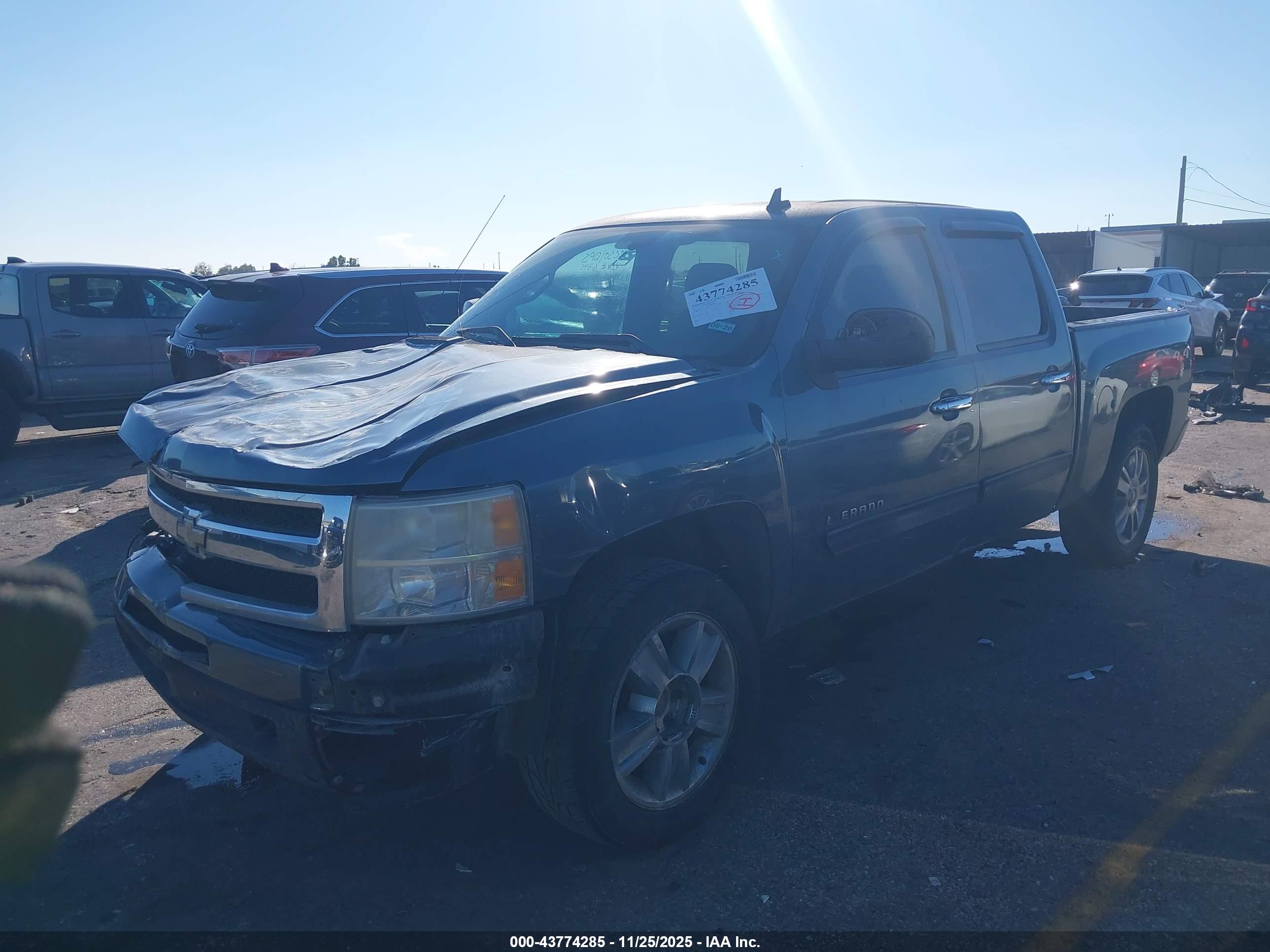 CHEVROLET SILVERADO image 6