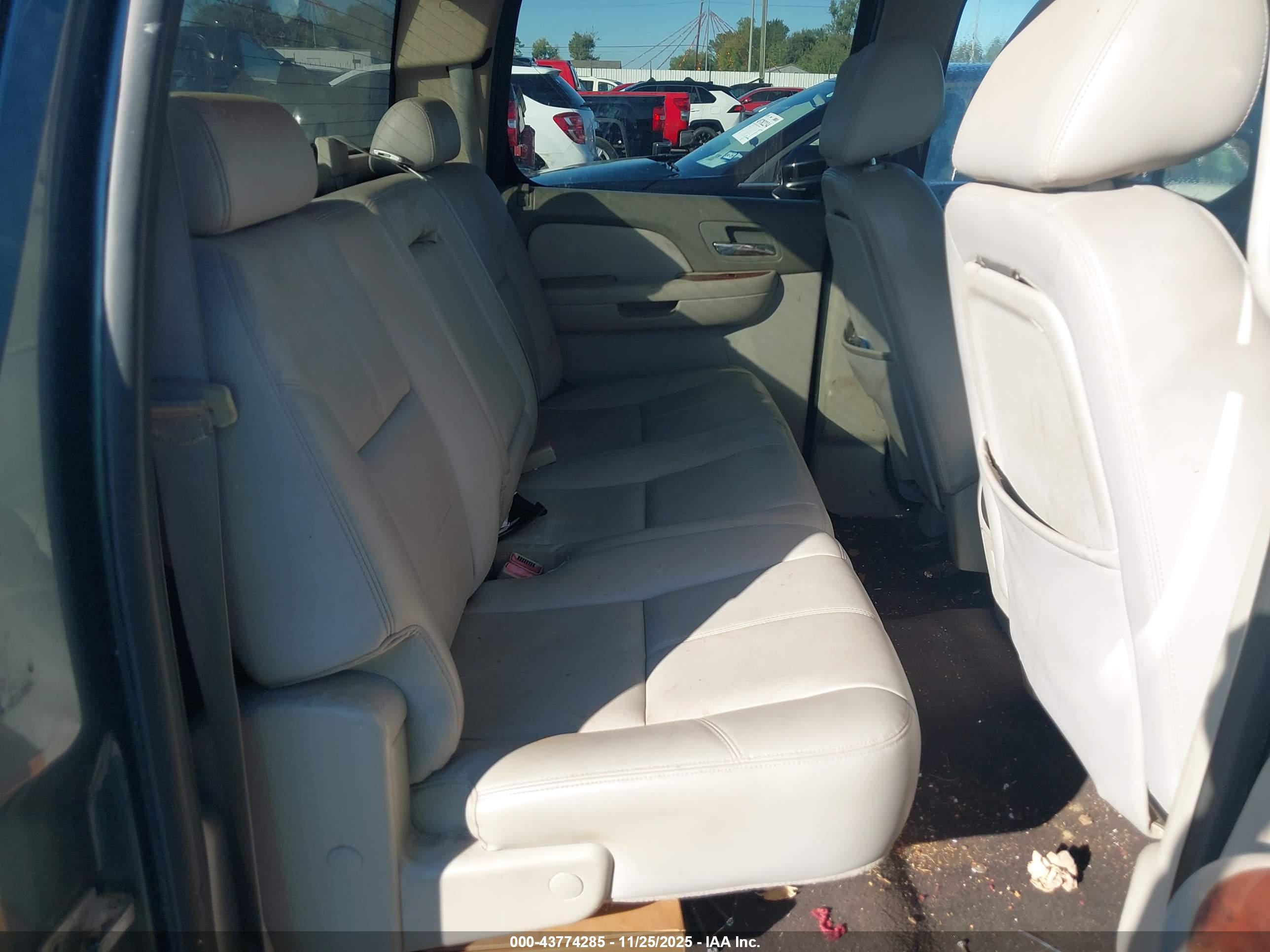 CHEVROLET SILVERADO image 8