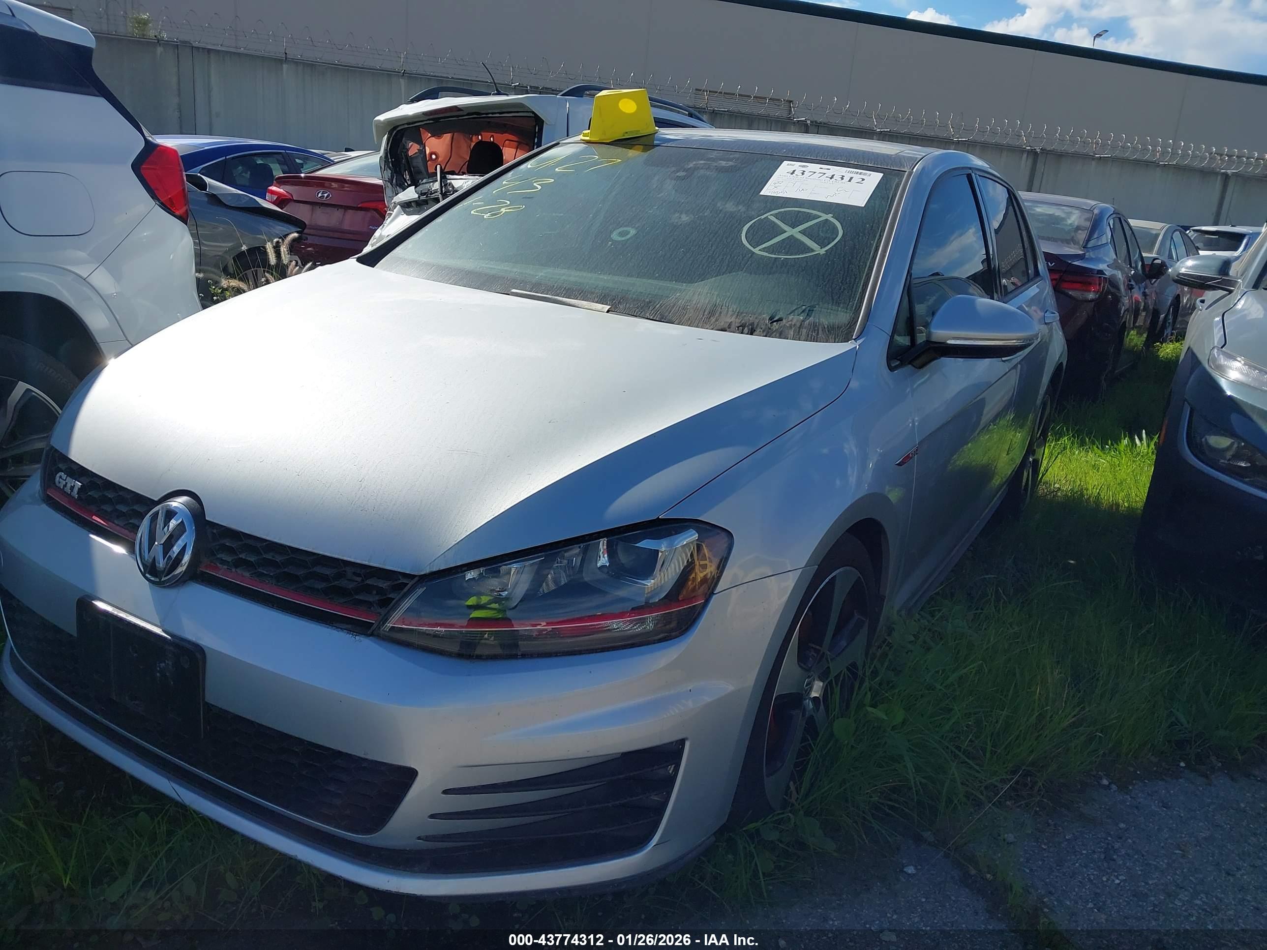 VOLKSWAGEN GOLF image 2