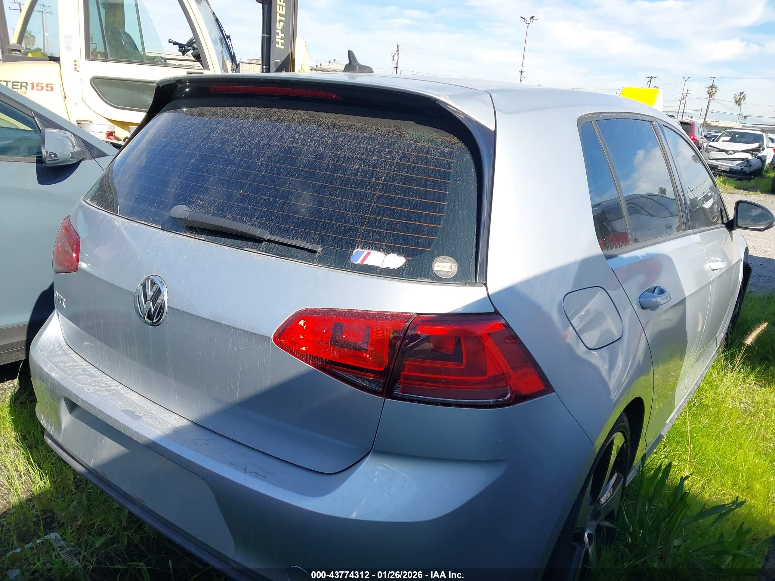 VOLKSWAGEN GOLF image 4