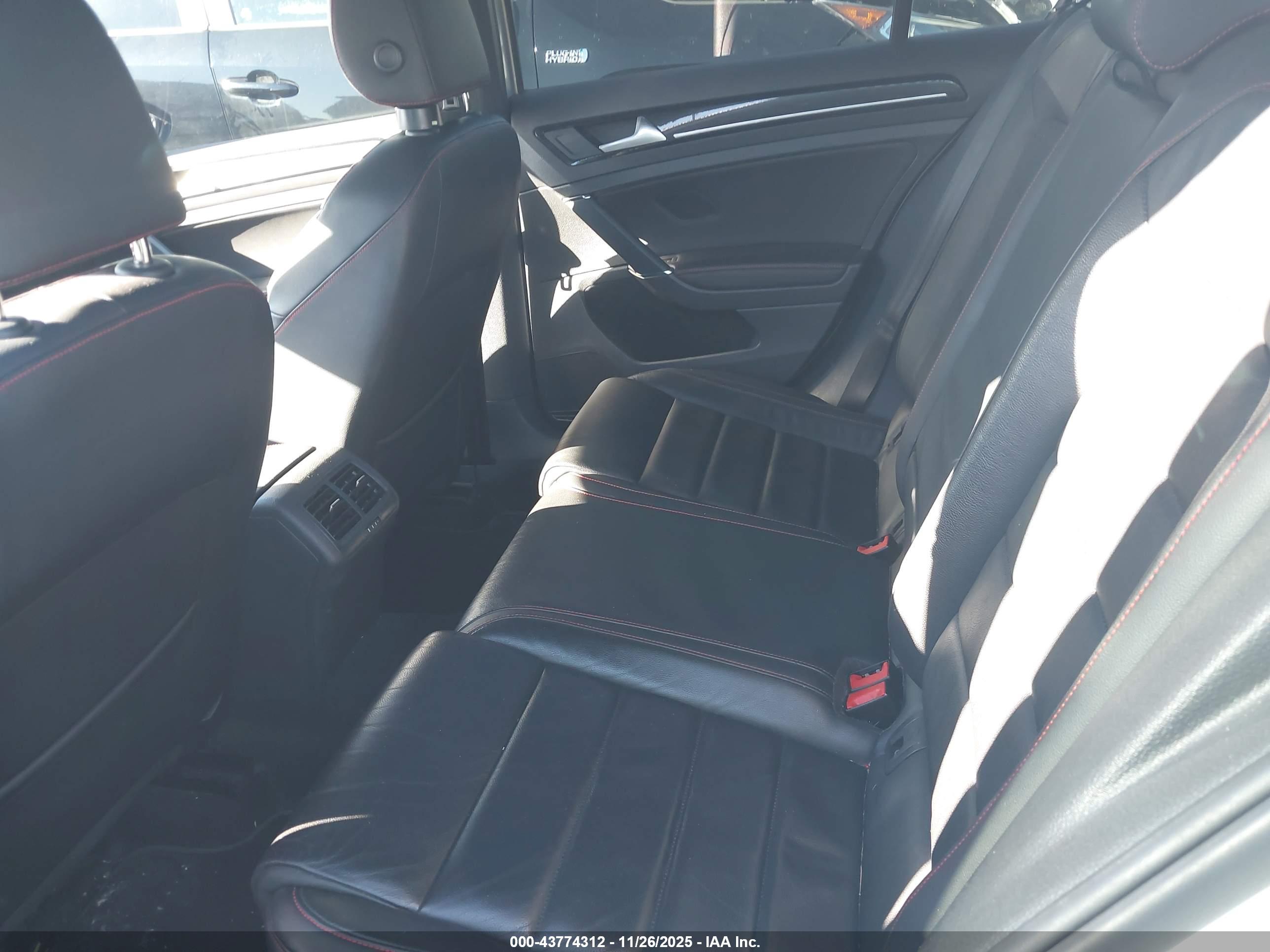 VOLKSWAGEN GOLF image 8
