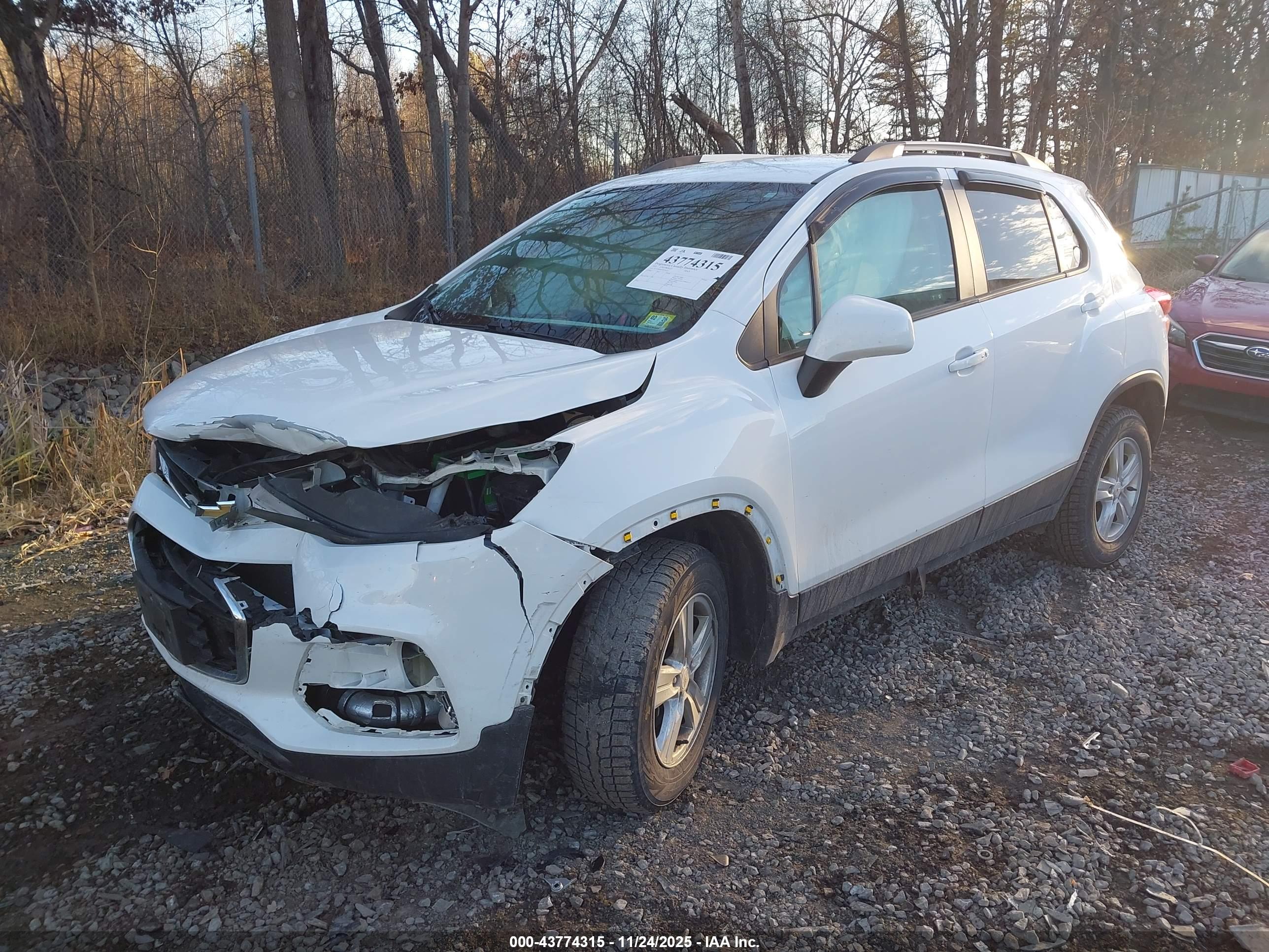 CHEVROLET TRAX image 2