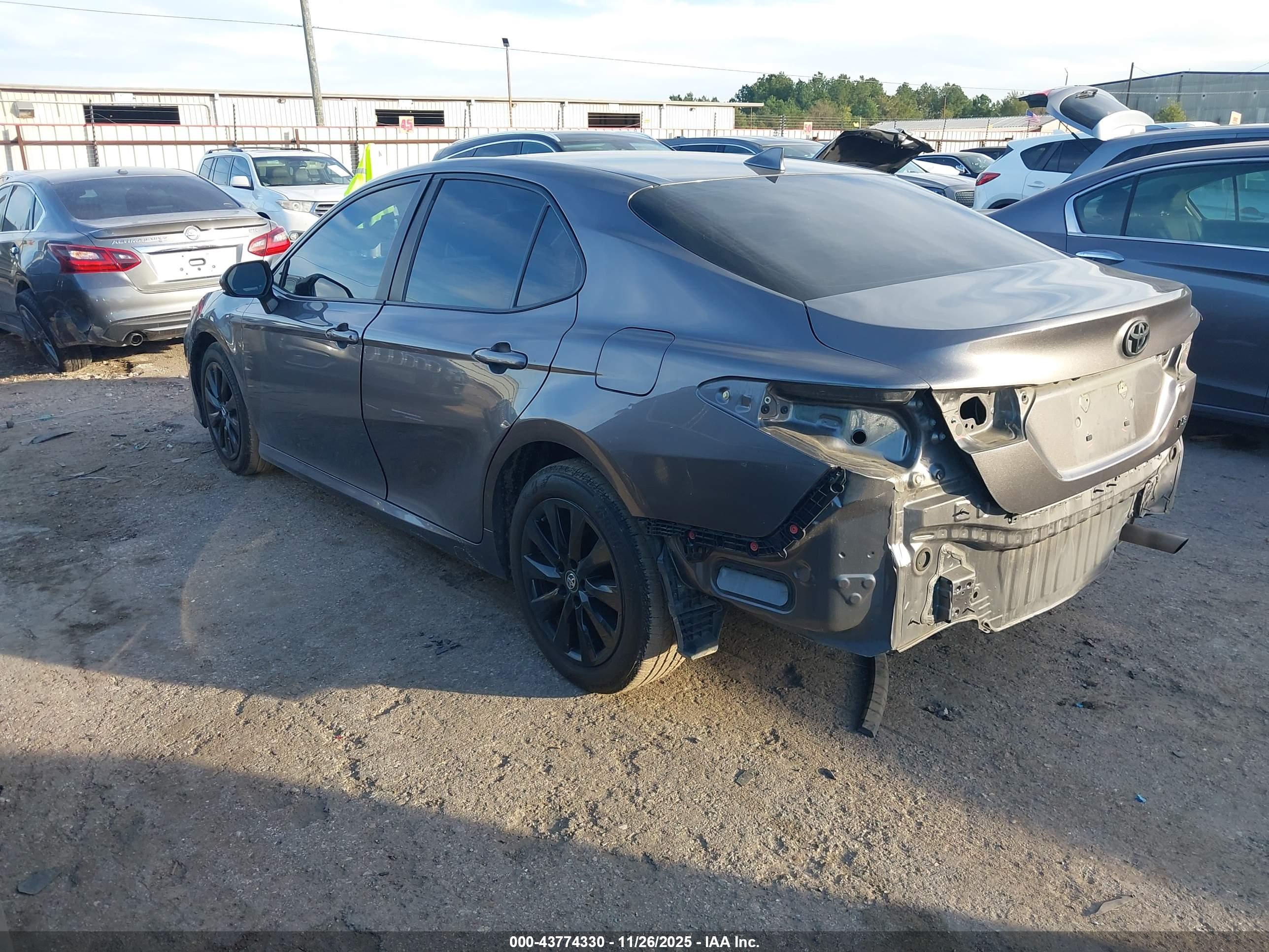 TOYOTA CAMRY image 3