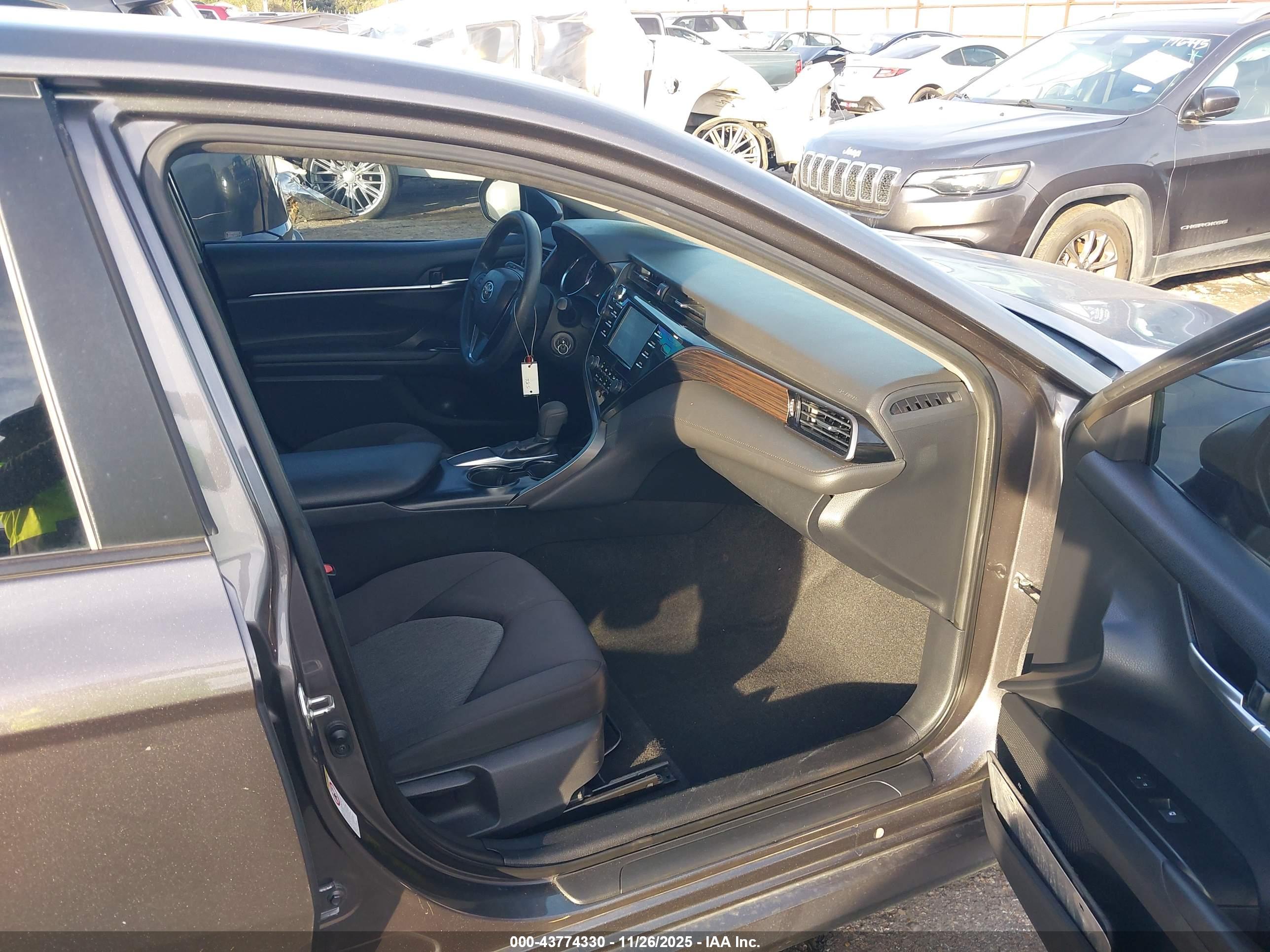 TOYOTA CAMRY image 5