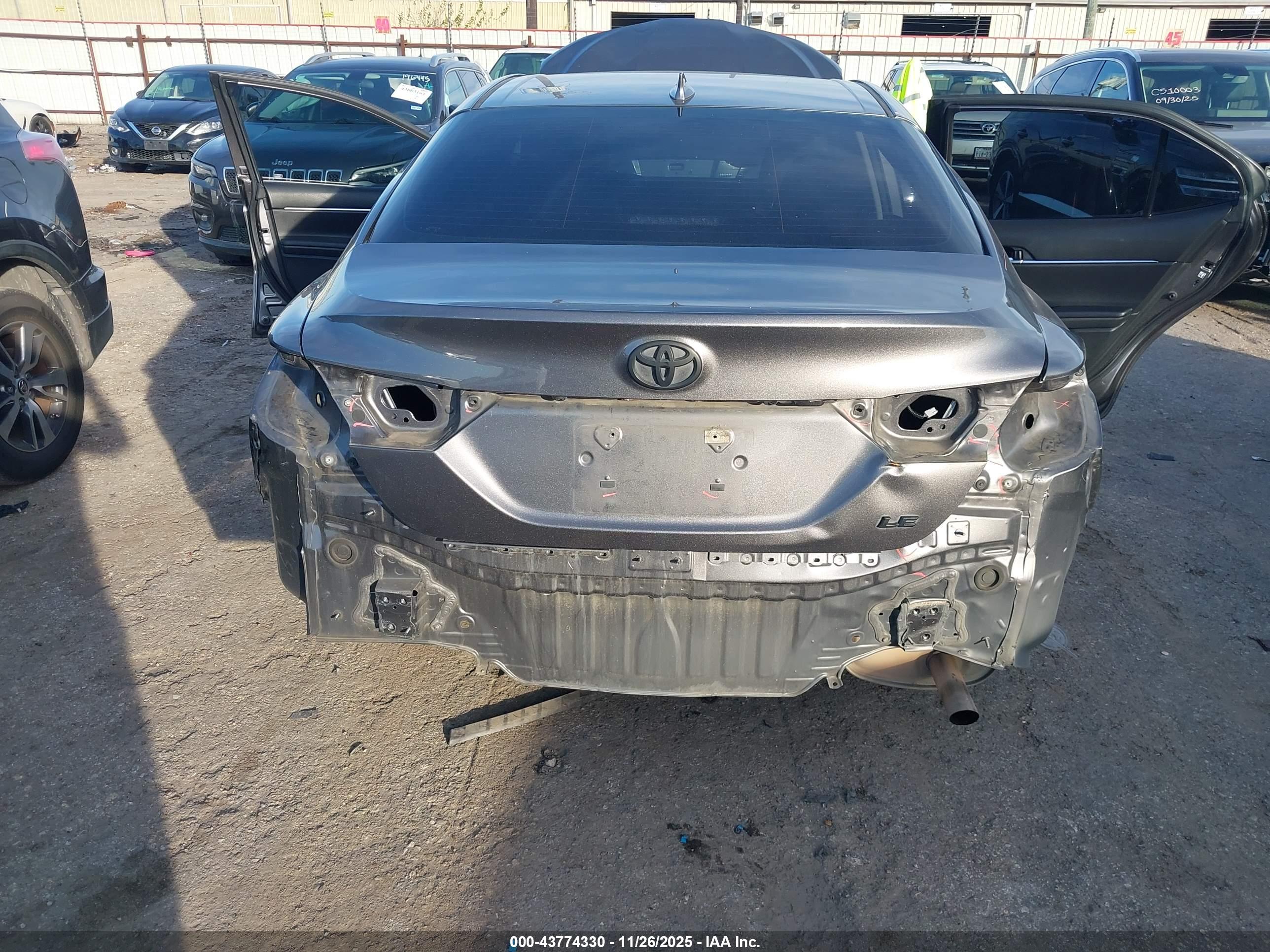 TOYOTA CAMRY image 6