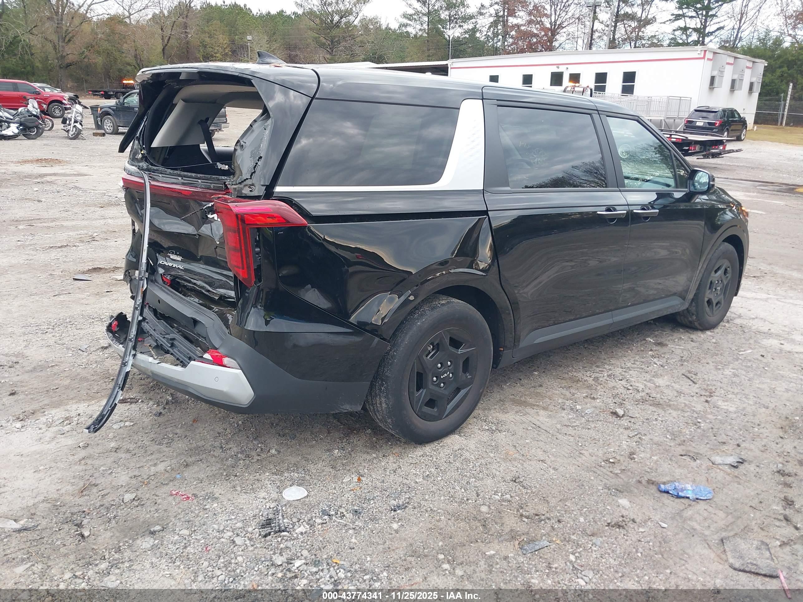 KIA CARNIVAL image 4