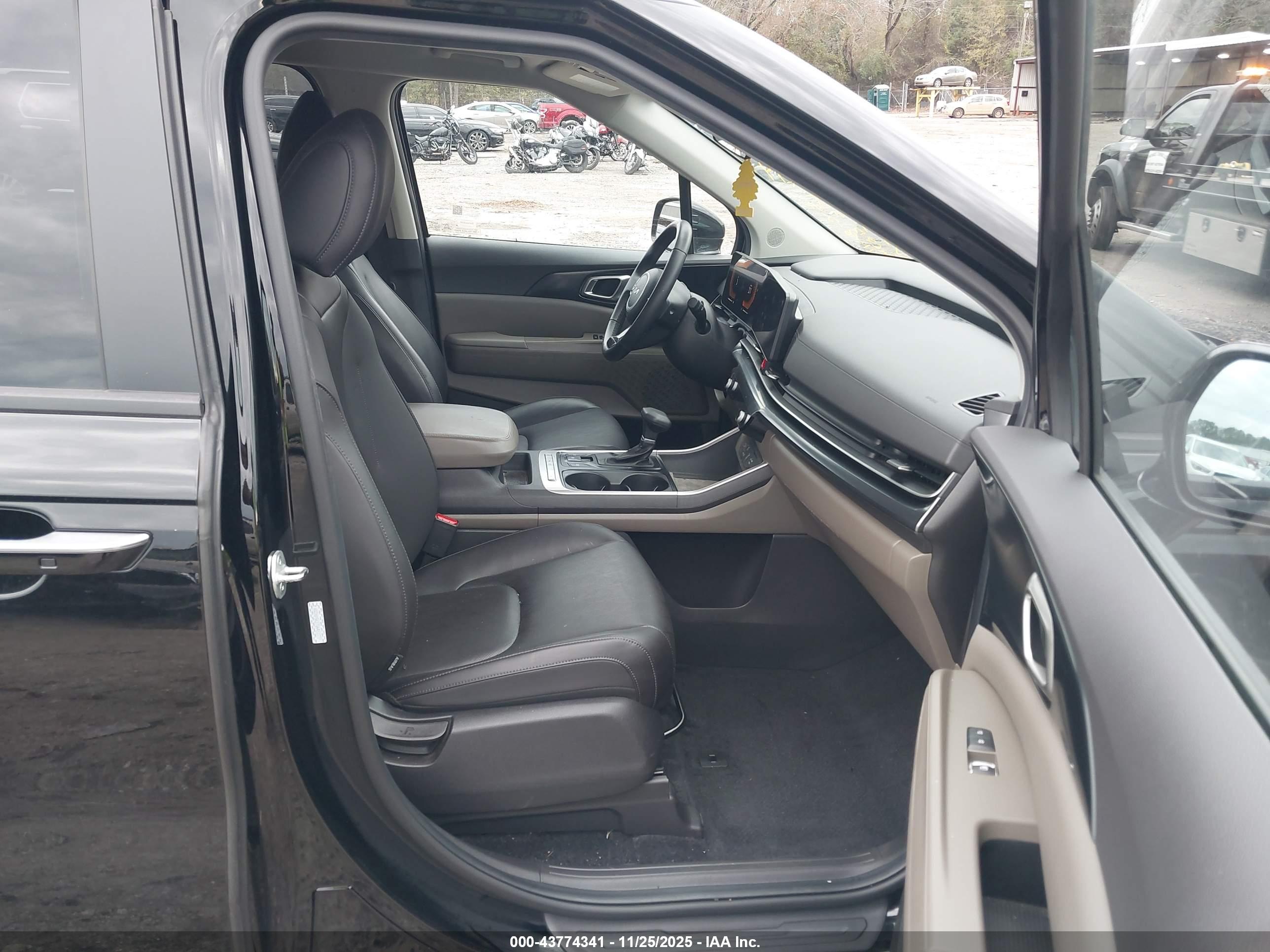 KIA CARNIVAL image 5