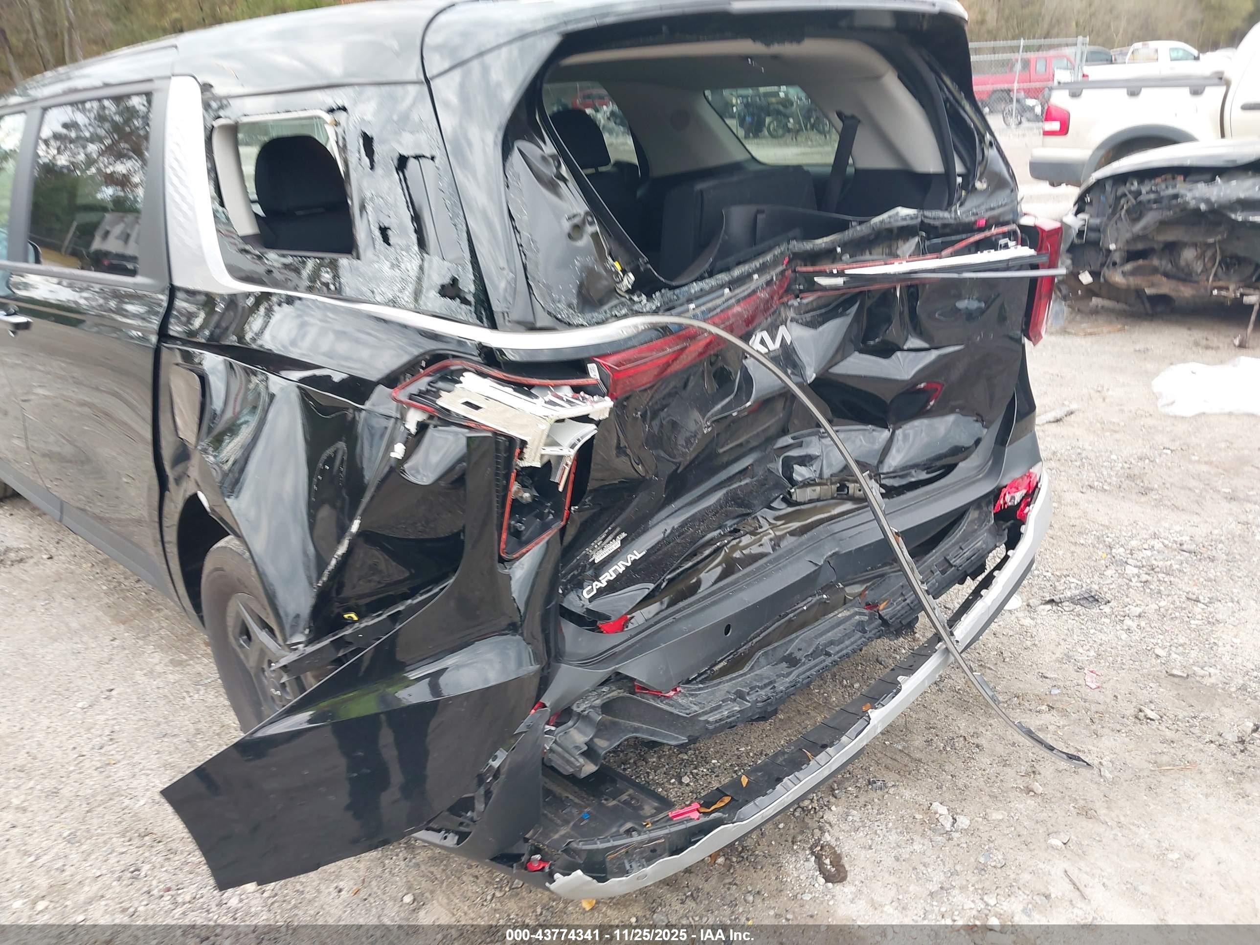 KIA CARNIVAL image 6
