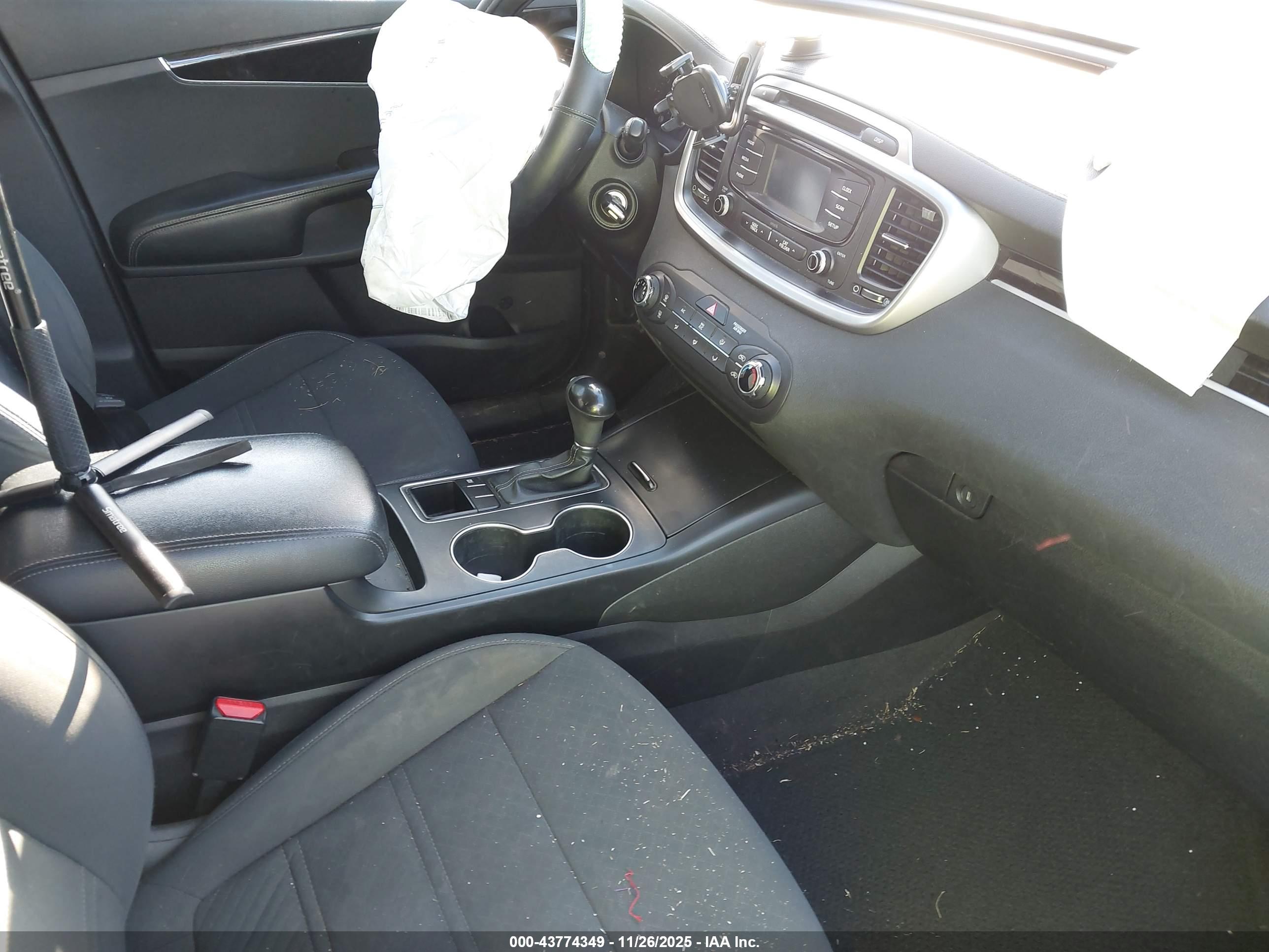 KIA SORENTO image 5