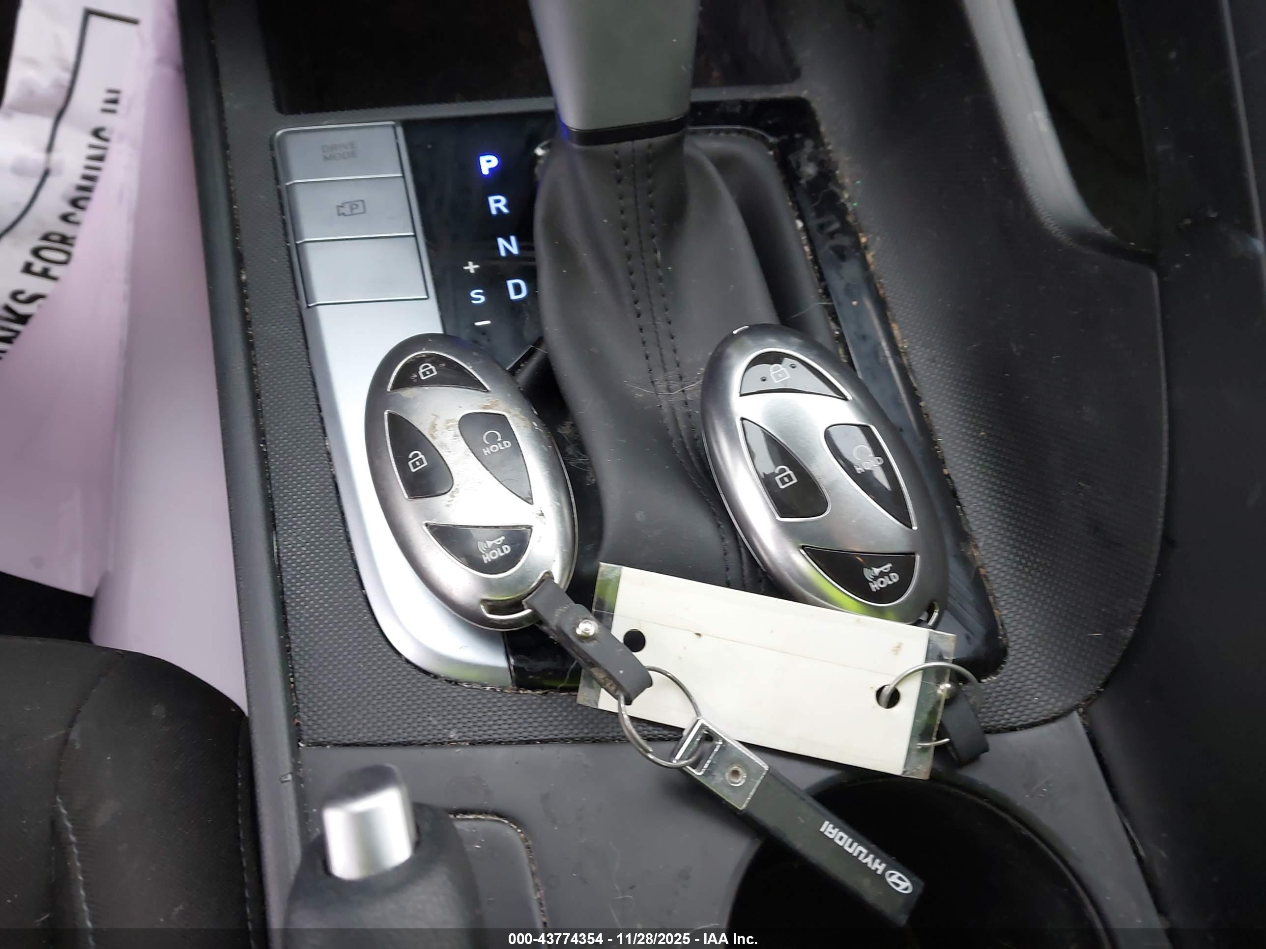 HYUNDAI ELANTRA image 11