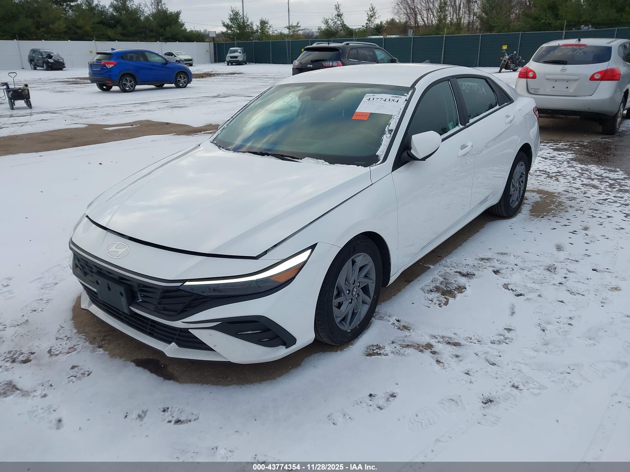 HYUNDAI ELANTRA image 2