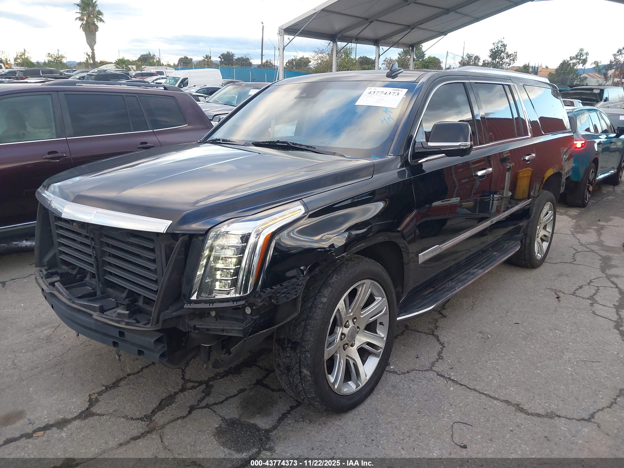 CADILLAC ESCALADE image 2