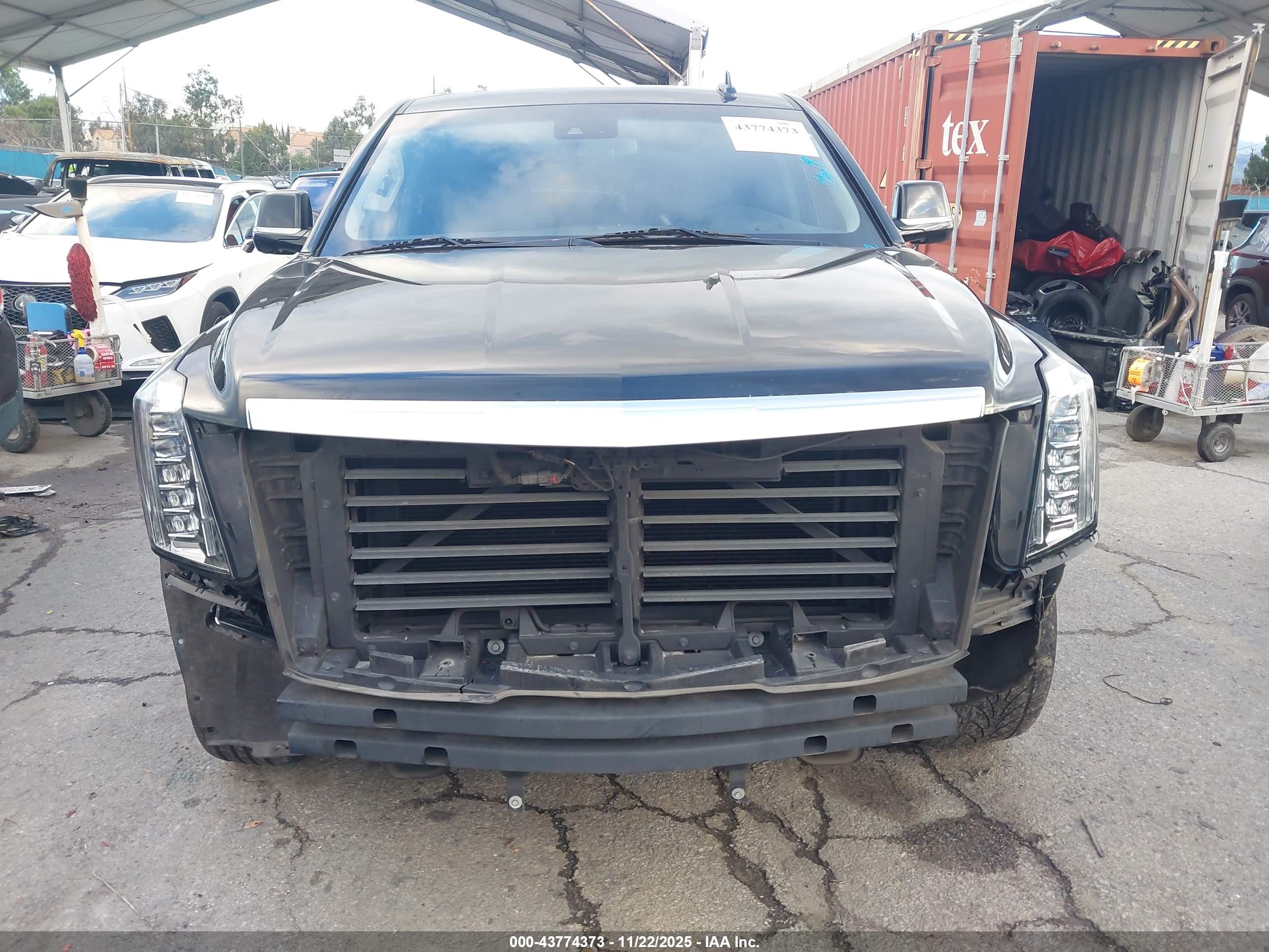 CADILLAC ESCALADE image 6