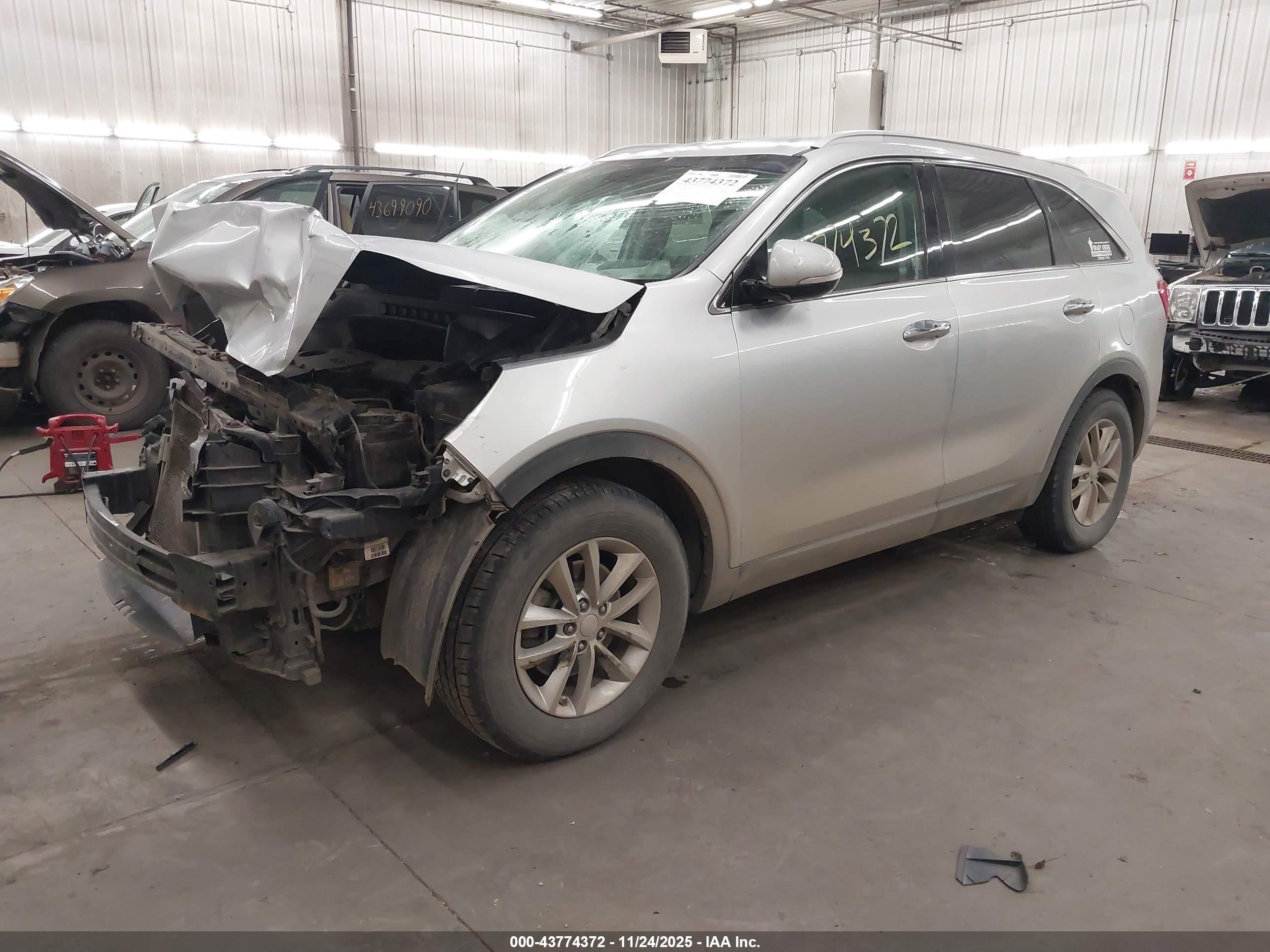 KIA SORENTO image 2