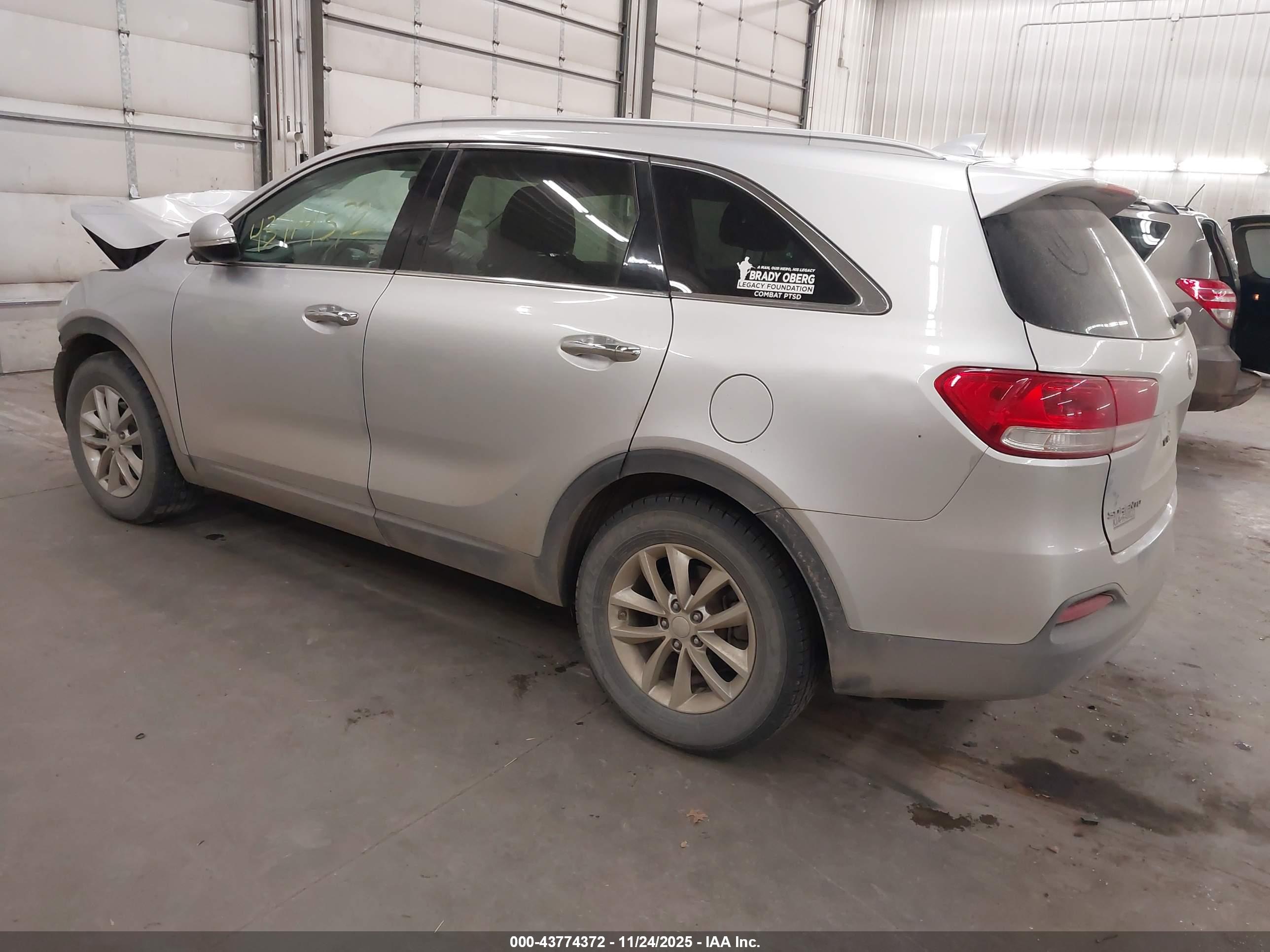 KIA SORENTO image 3