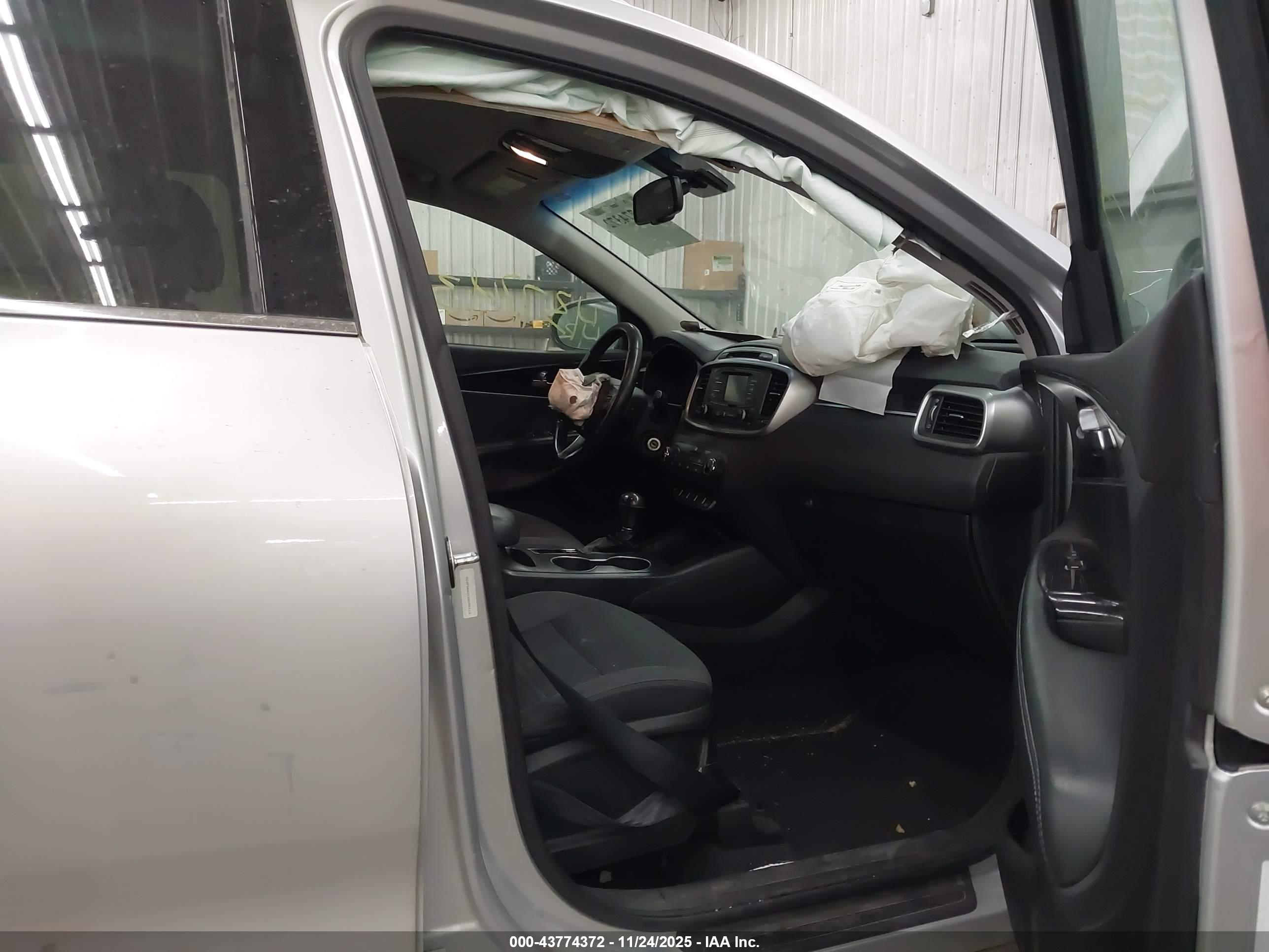 KIA SORENTO image 5