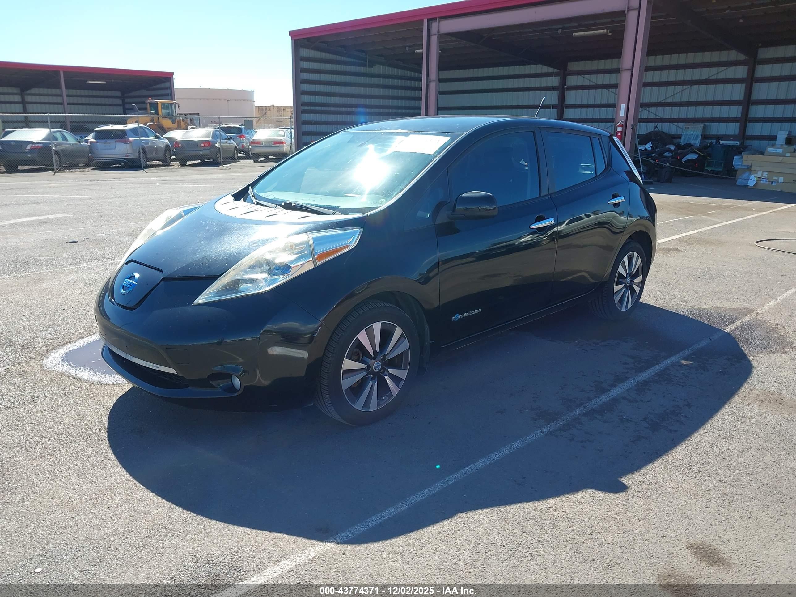 NISSAN LEAF image 2