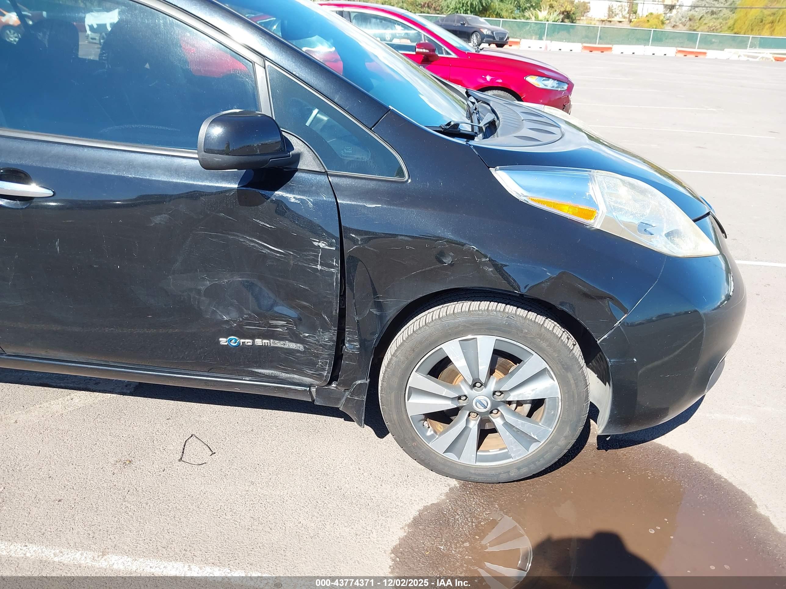 NISSAN LEAF image 6
